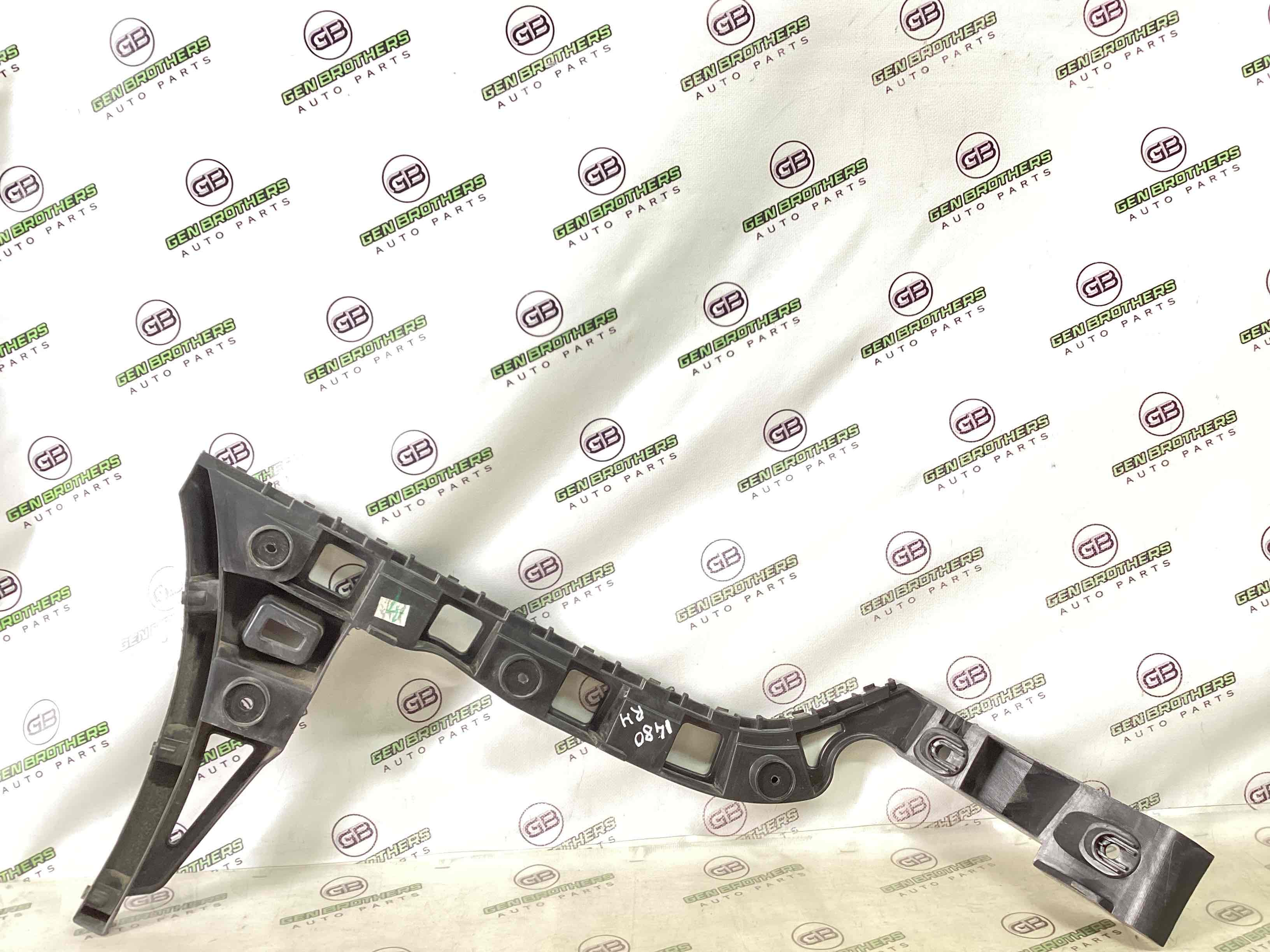 Кріплення заднього бампера праве