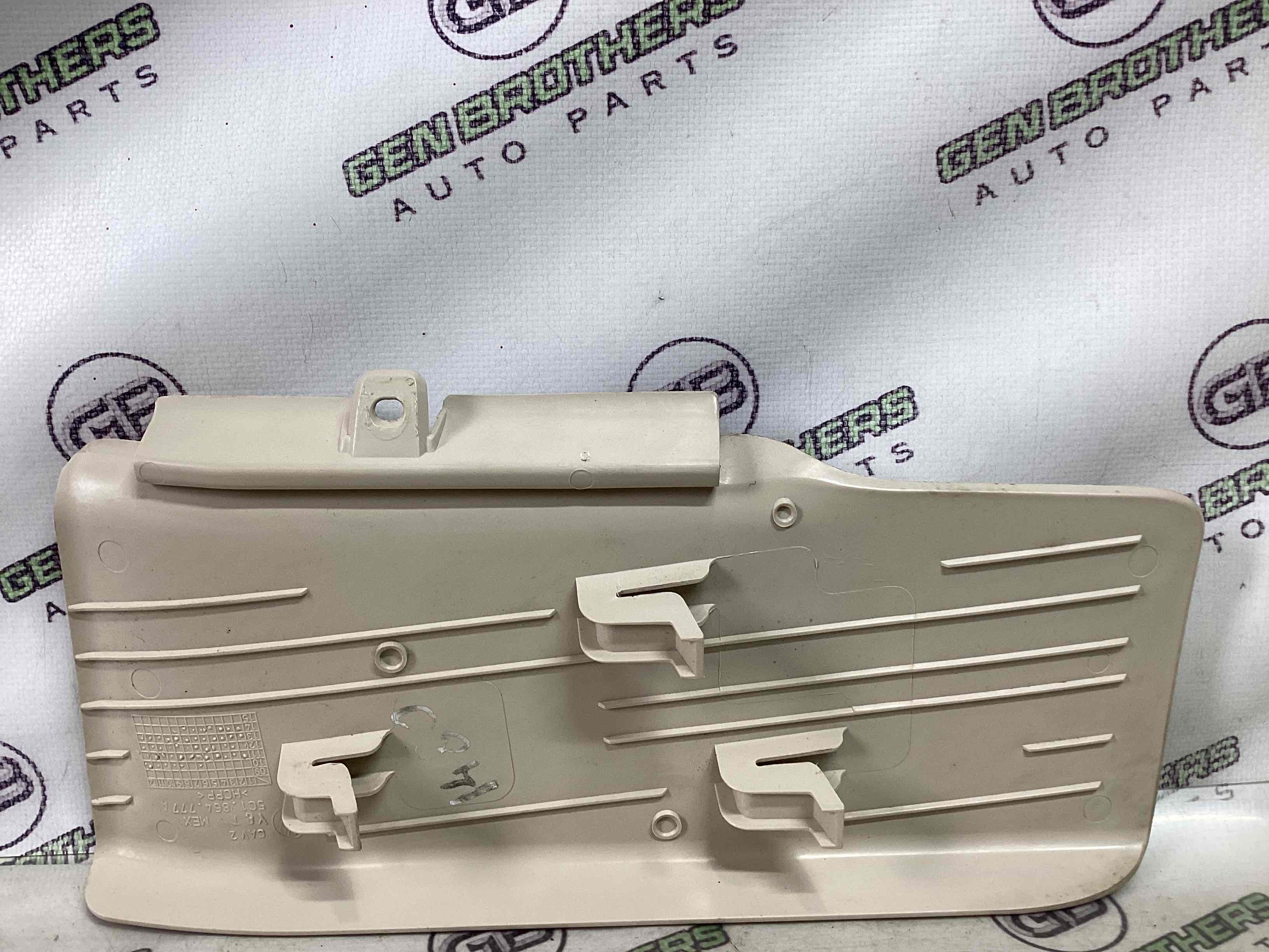 Пластикові елементи салону