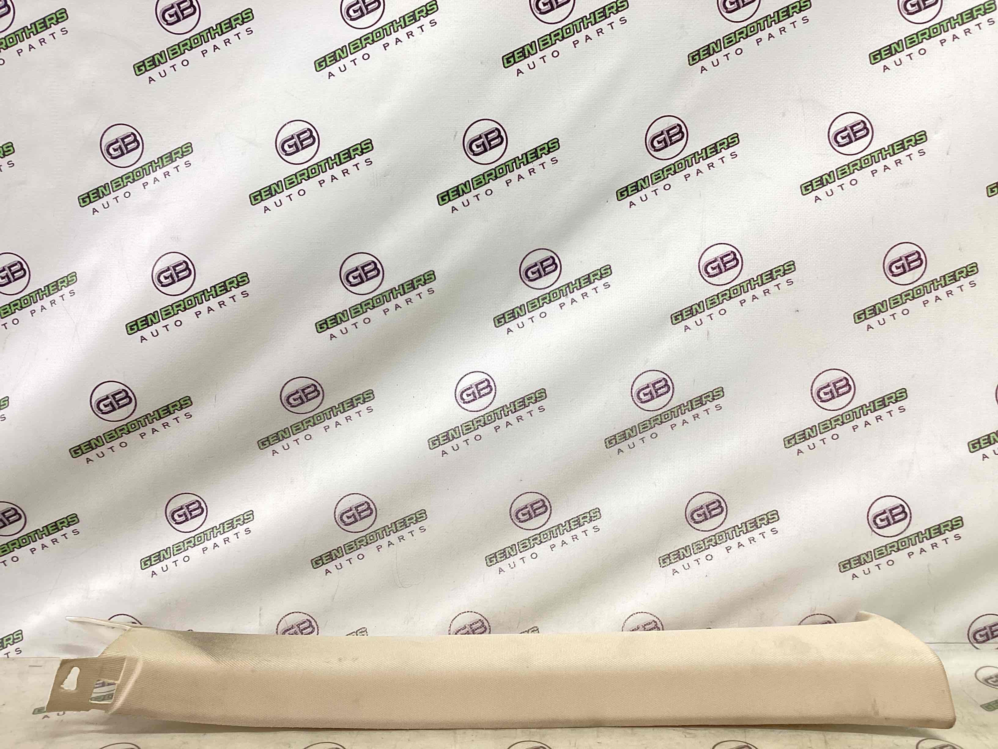 Обшивка передньої стійки права