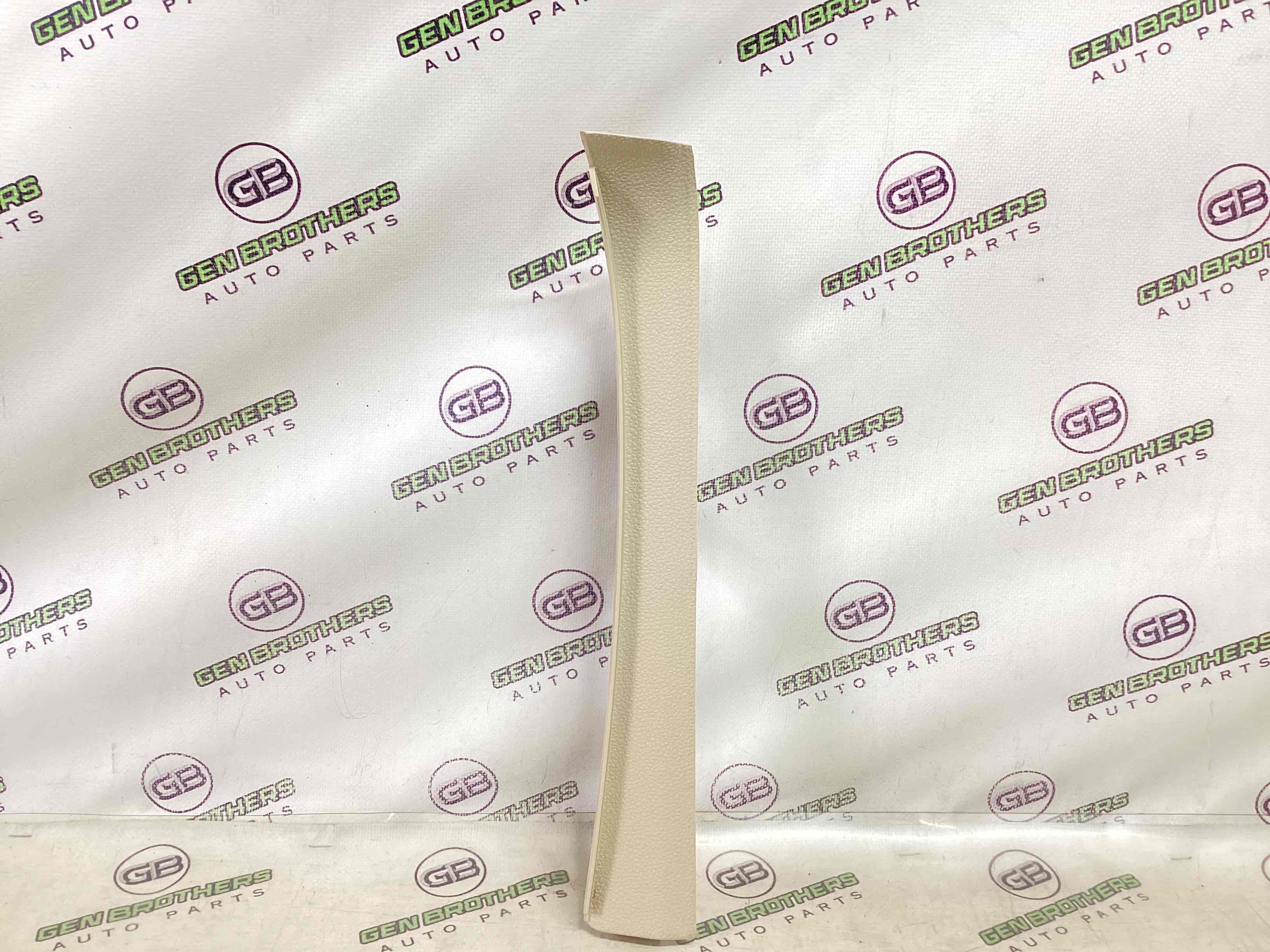 Обшивка передньої стійки права