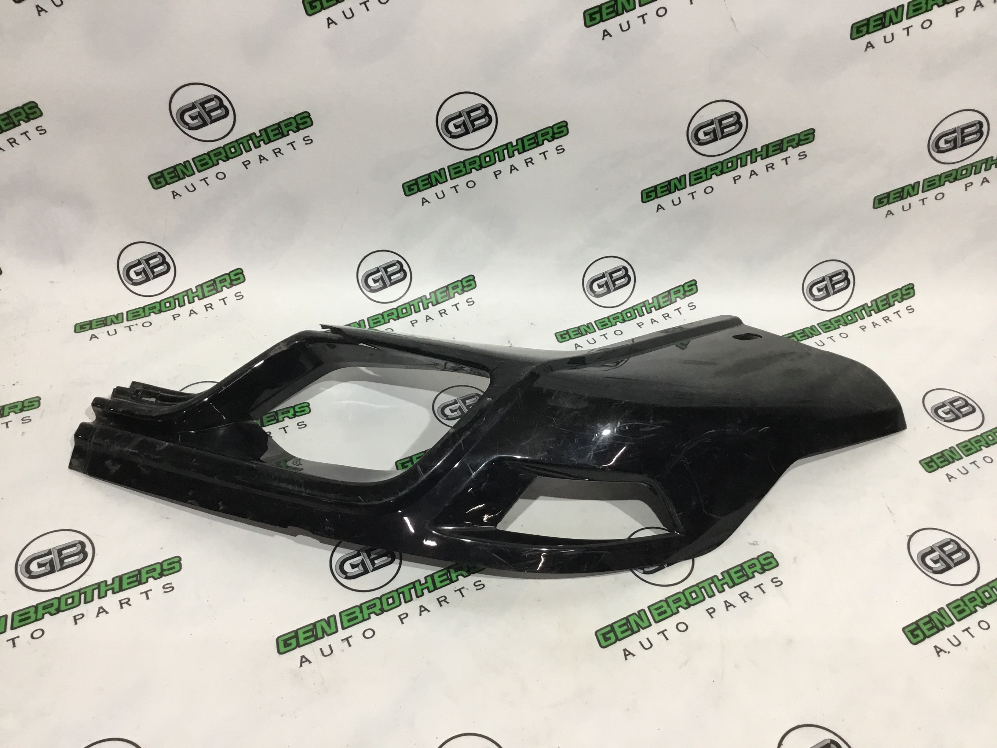 Бампер задній