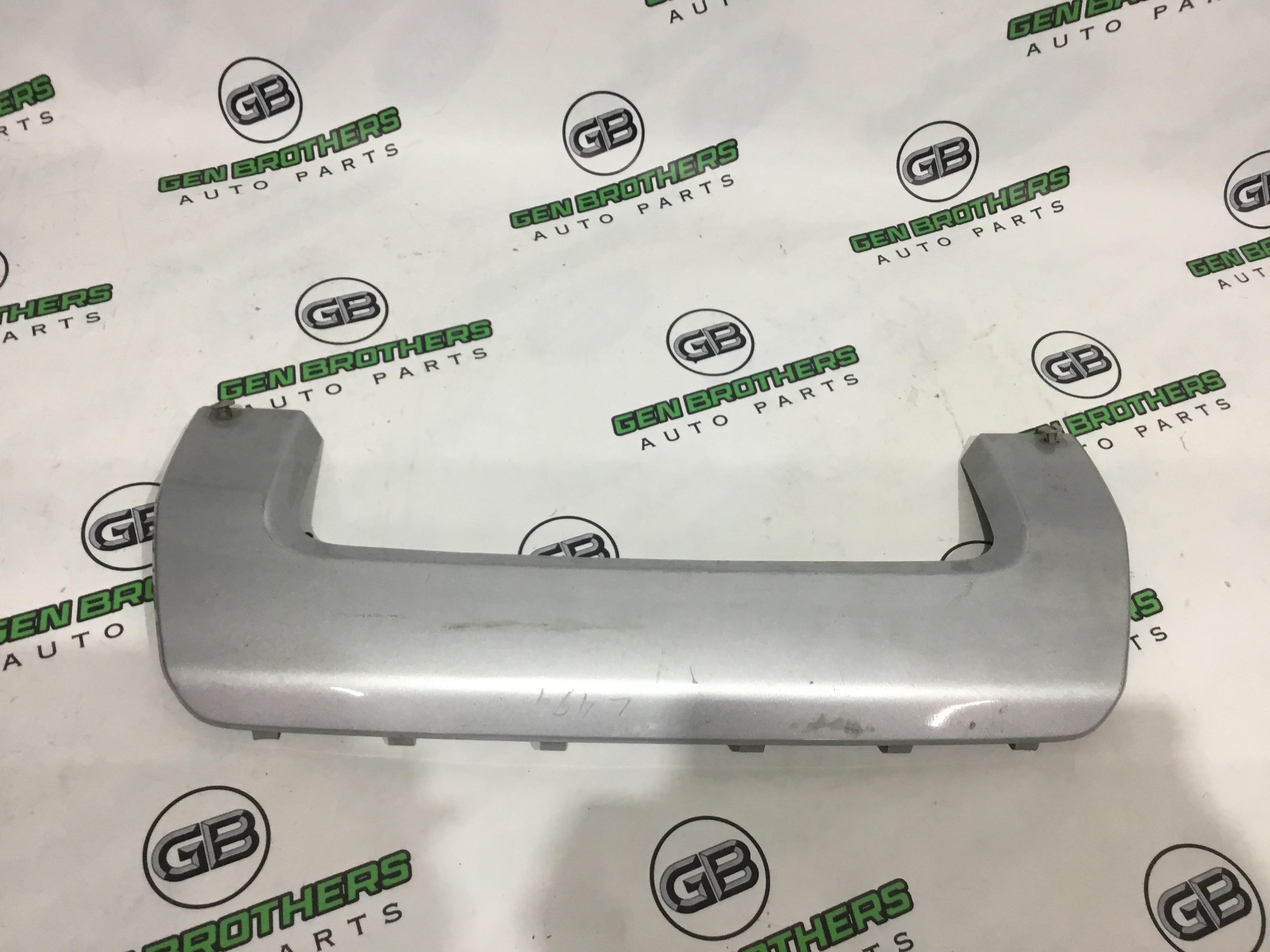 Бампер задній