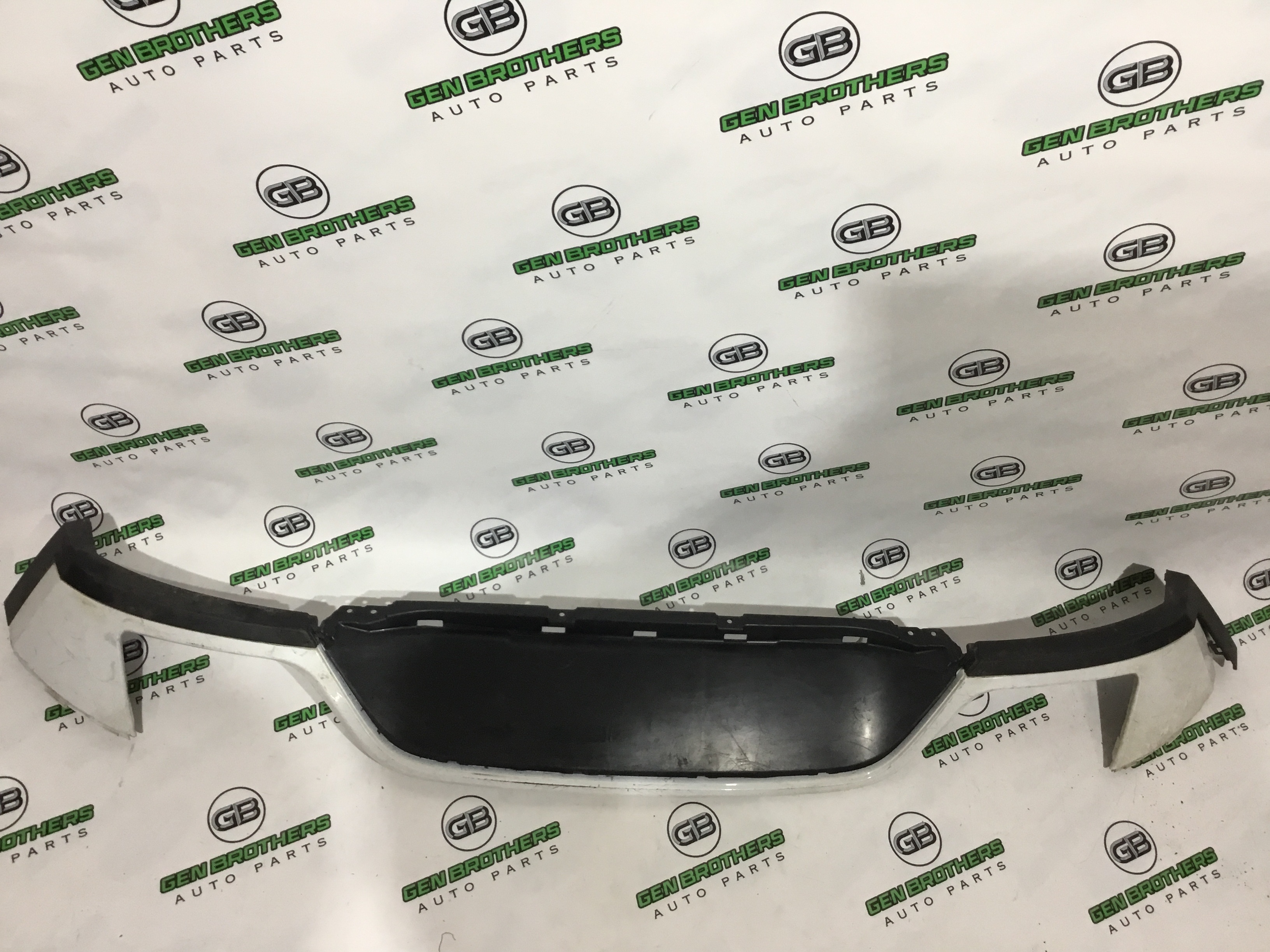 Бампер задній