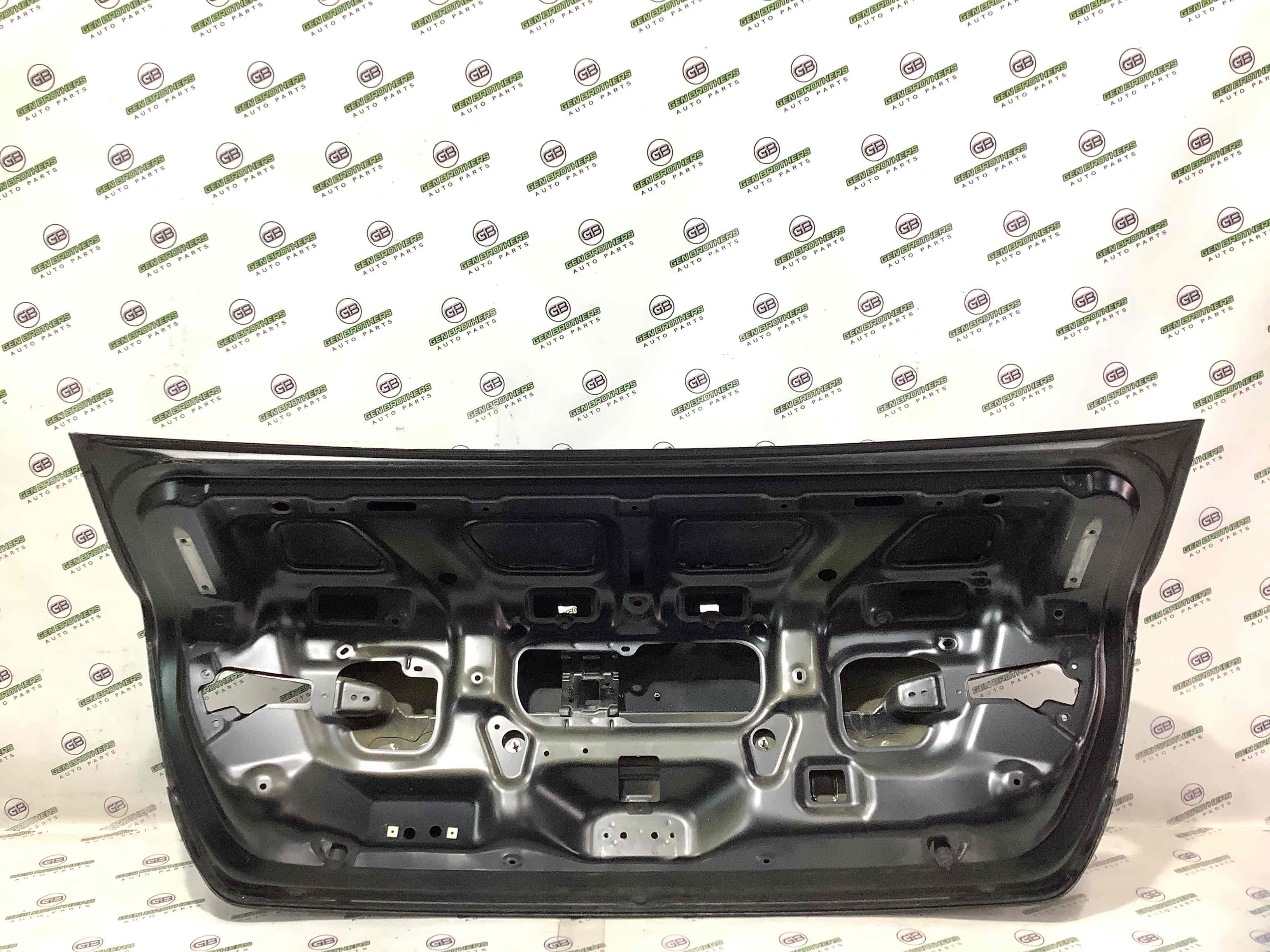 Кришка багажника, двері багажника