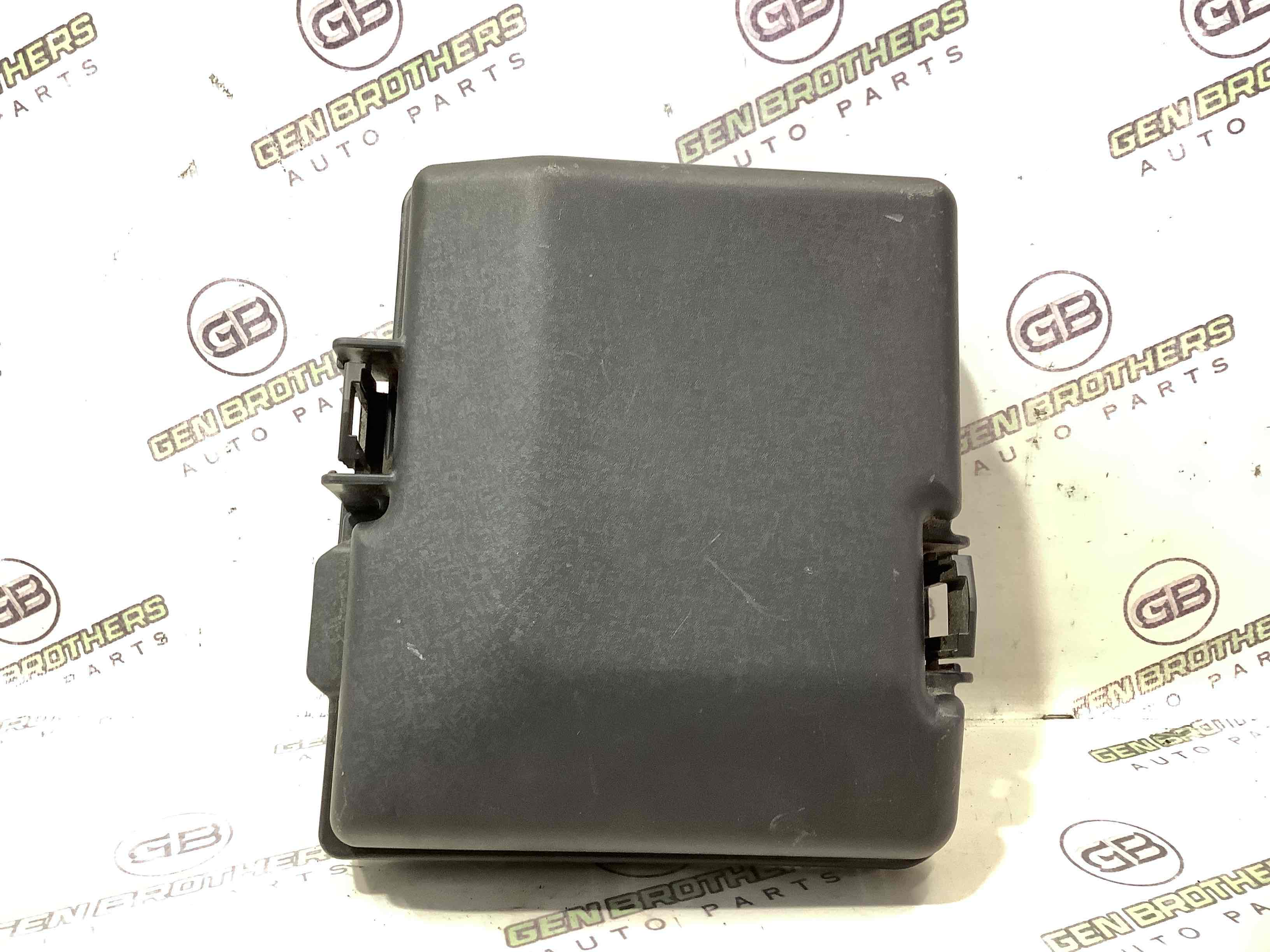 Кришка корпус блоку запобіжників