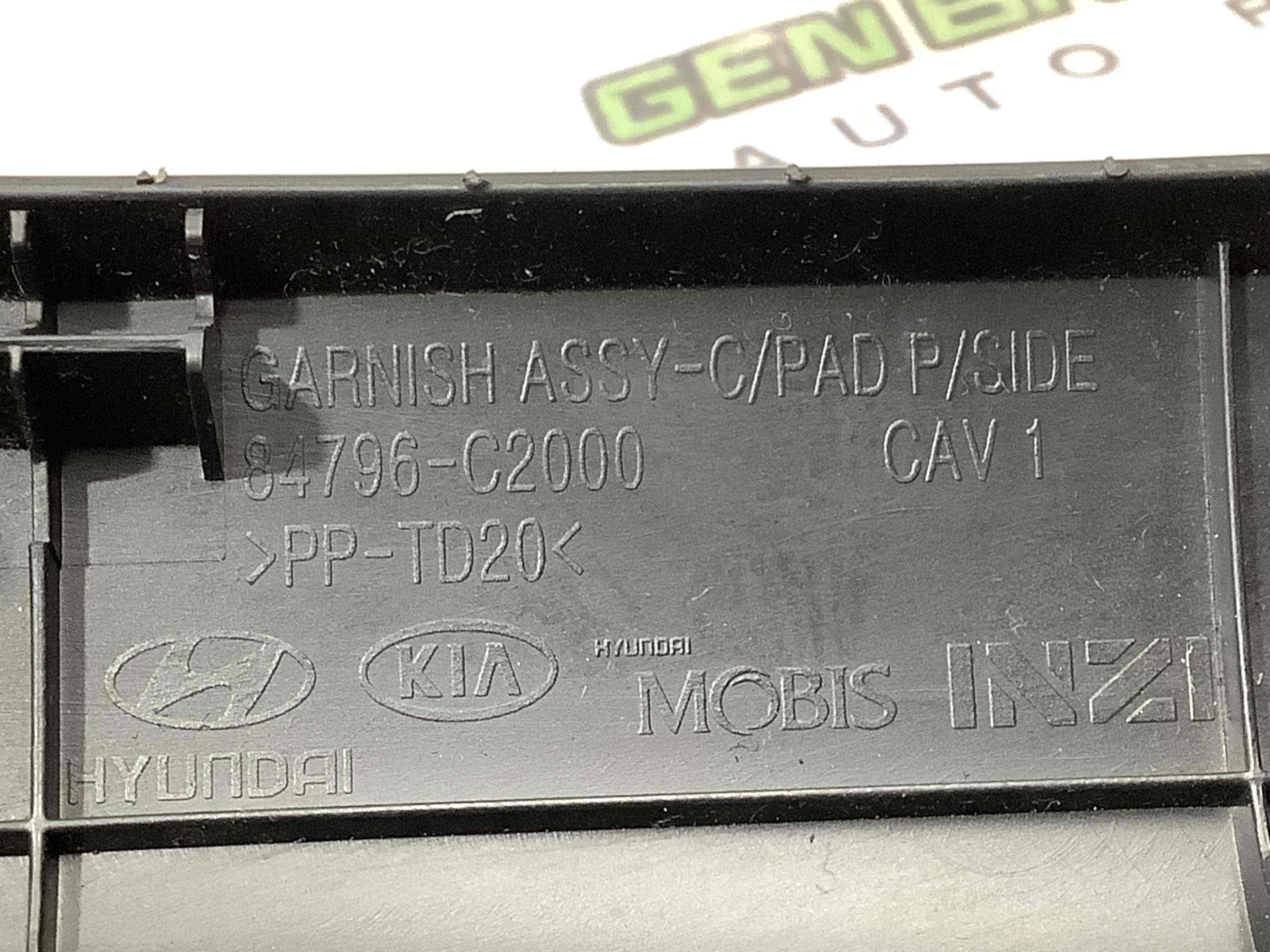 Обшивка панелі приладів торпедо