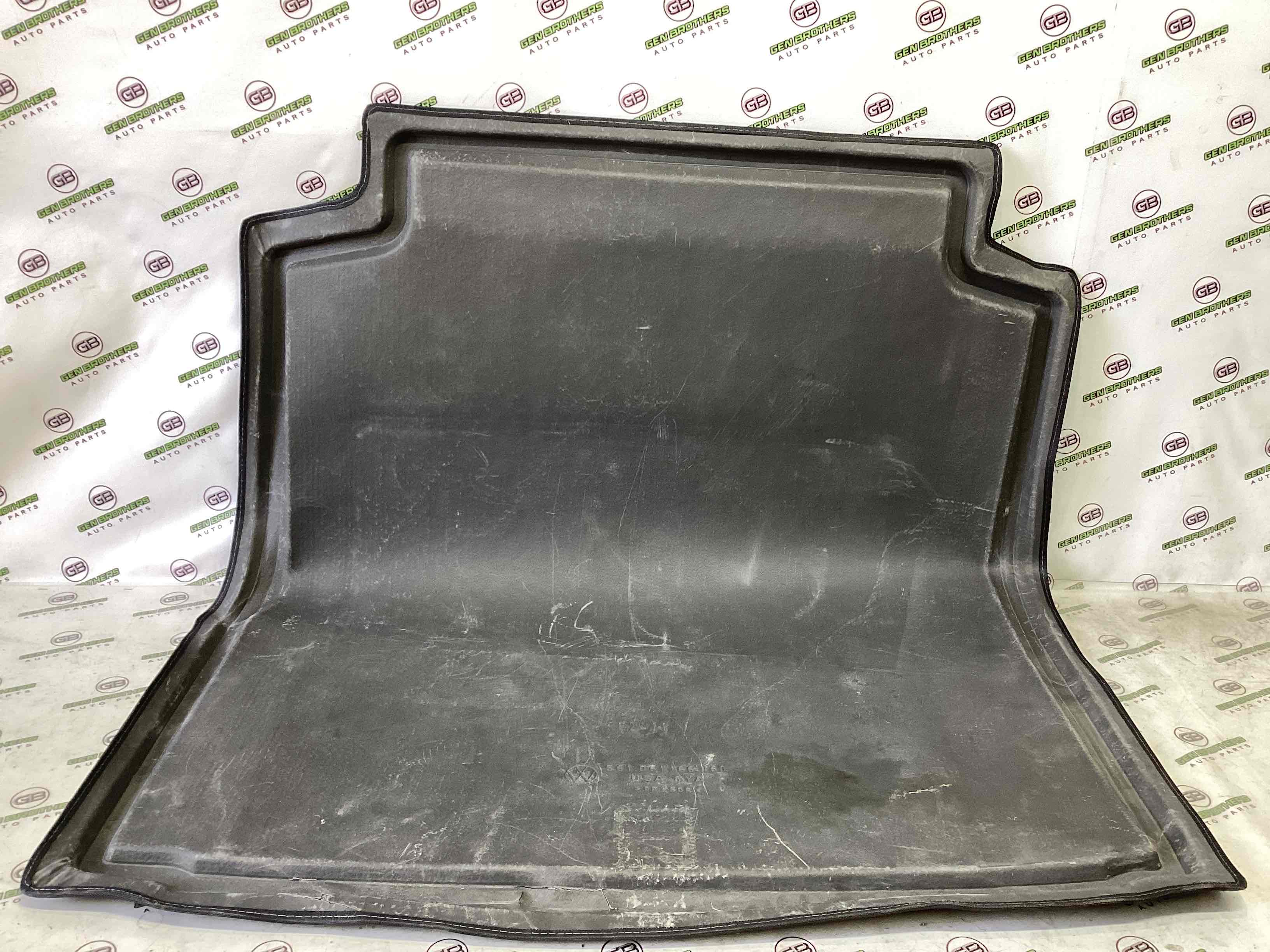 Підлогове покриття багажника, полиця багажника