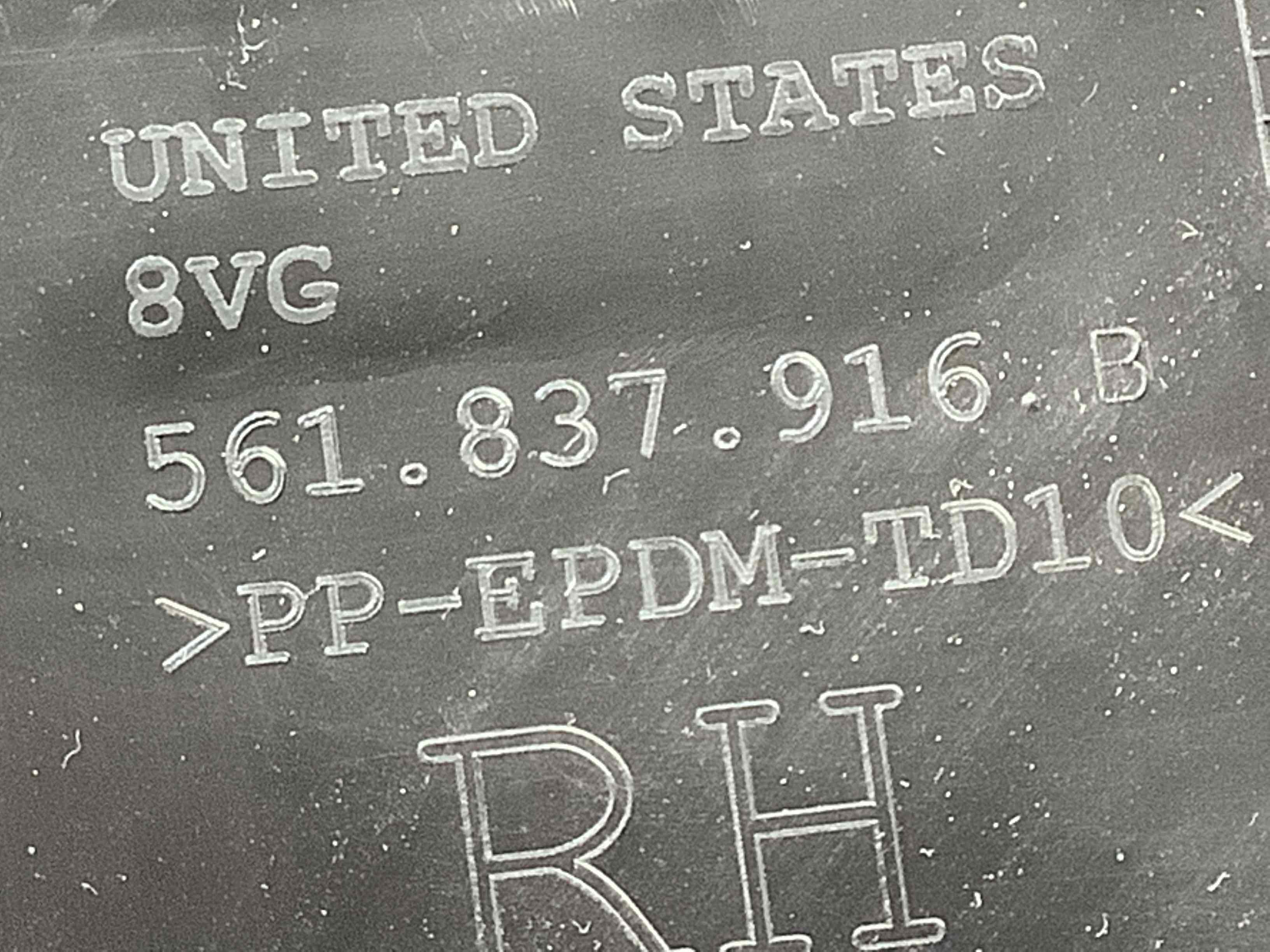 Пластикові елементи салону