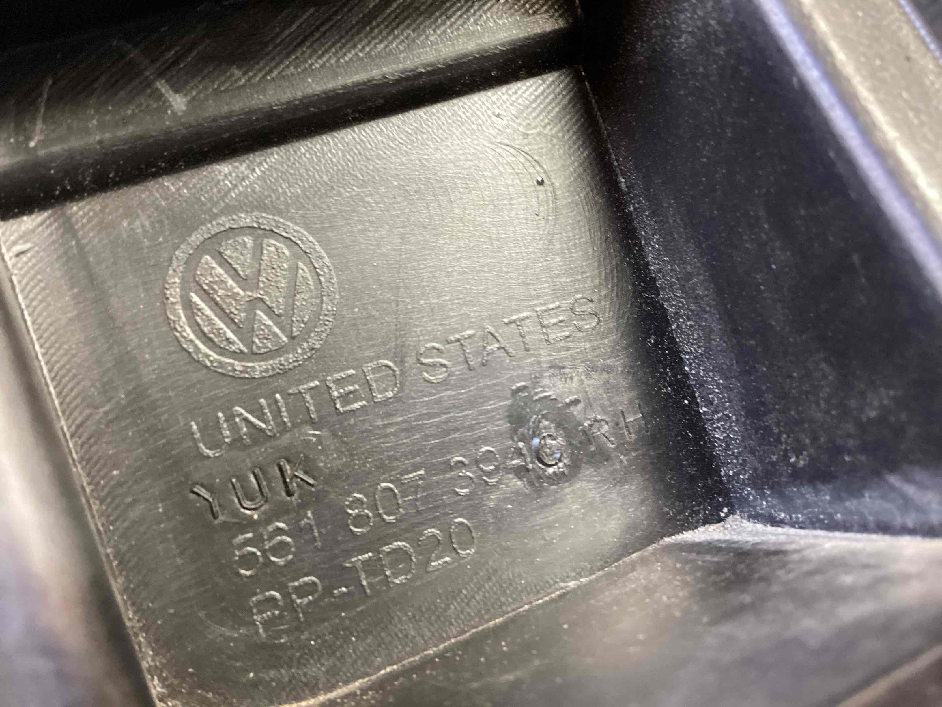 Кріплення заднього бампера праве