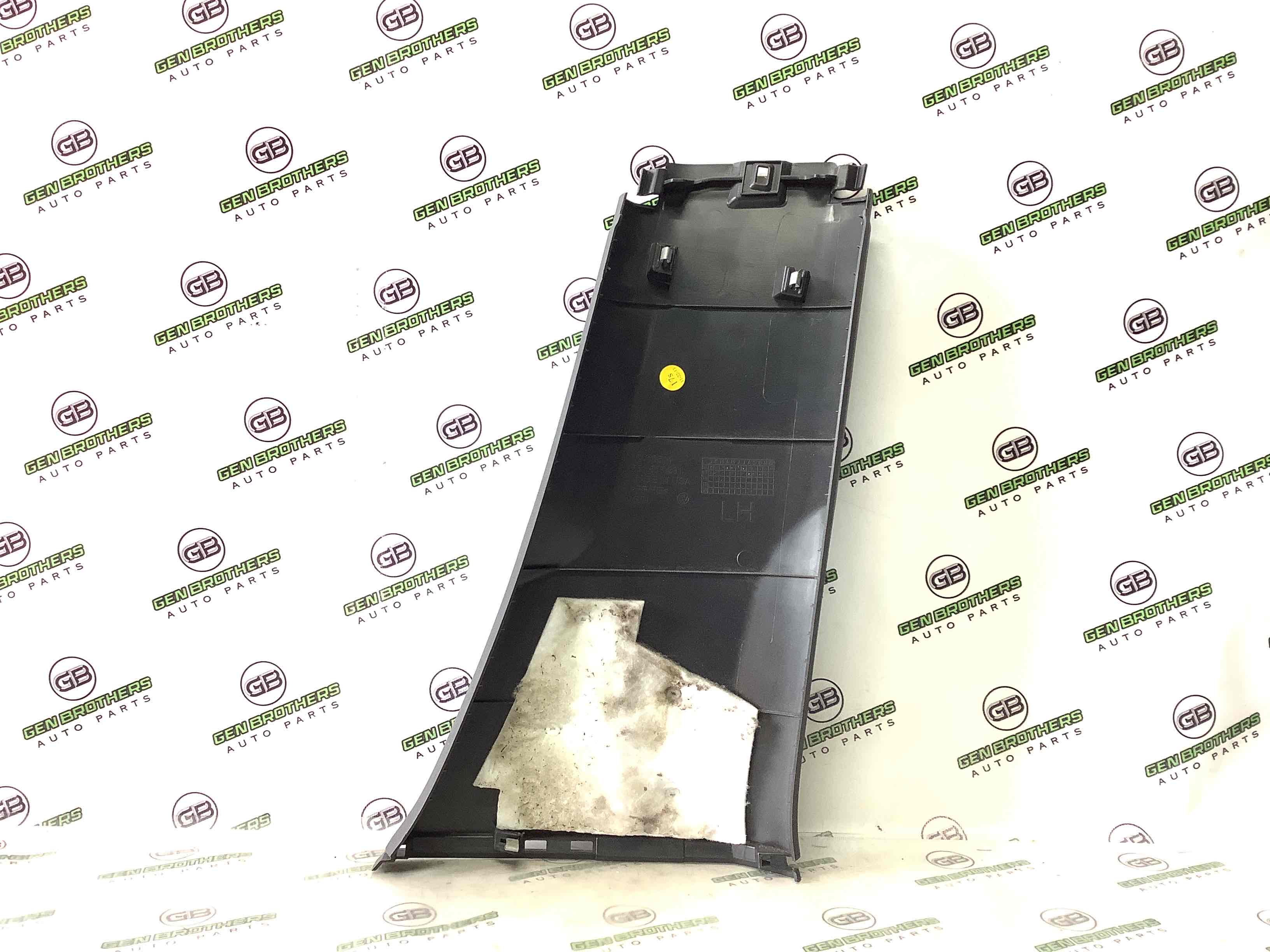 Обшивка центральної стійки ліва