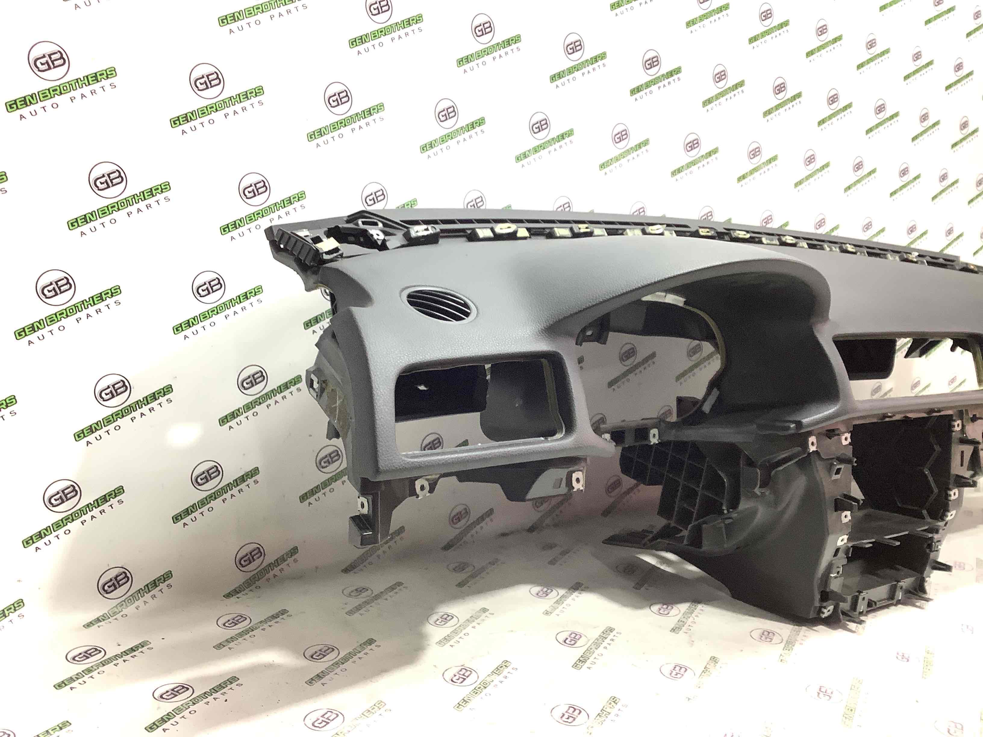 Панель передня салону торпедо