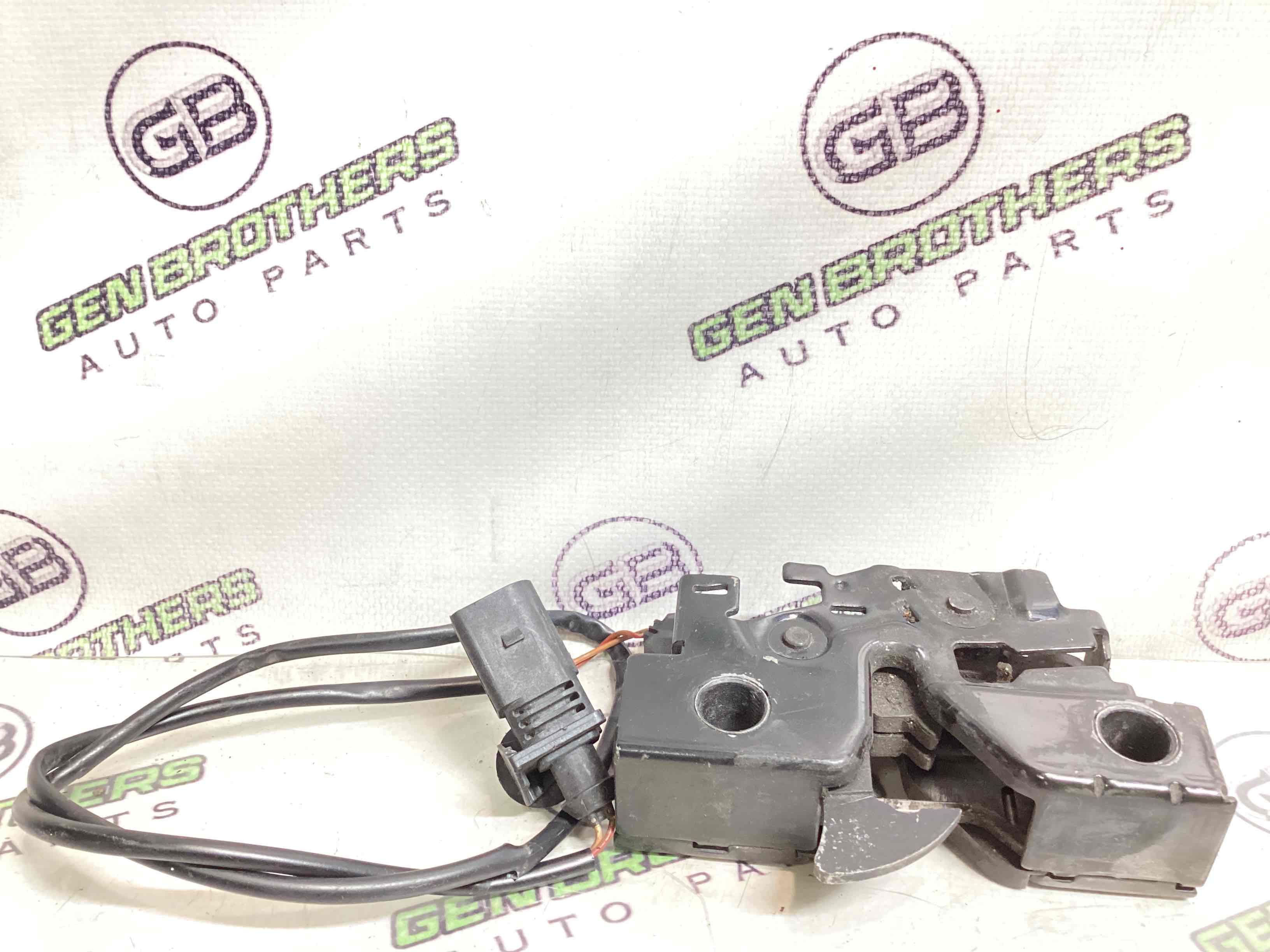 Замок капота, трос капота