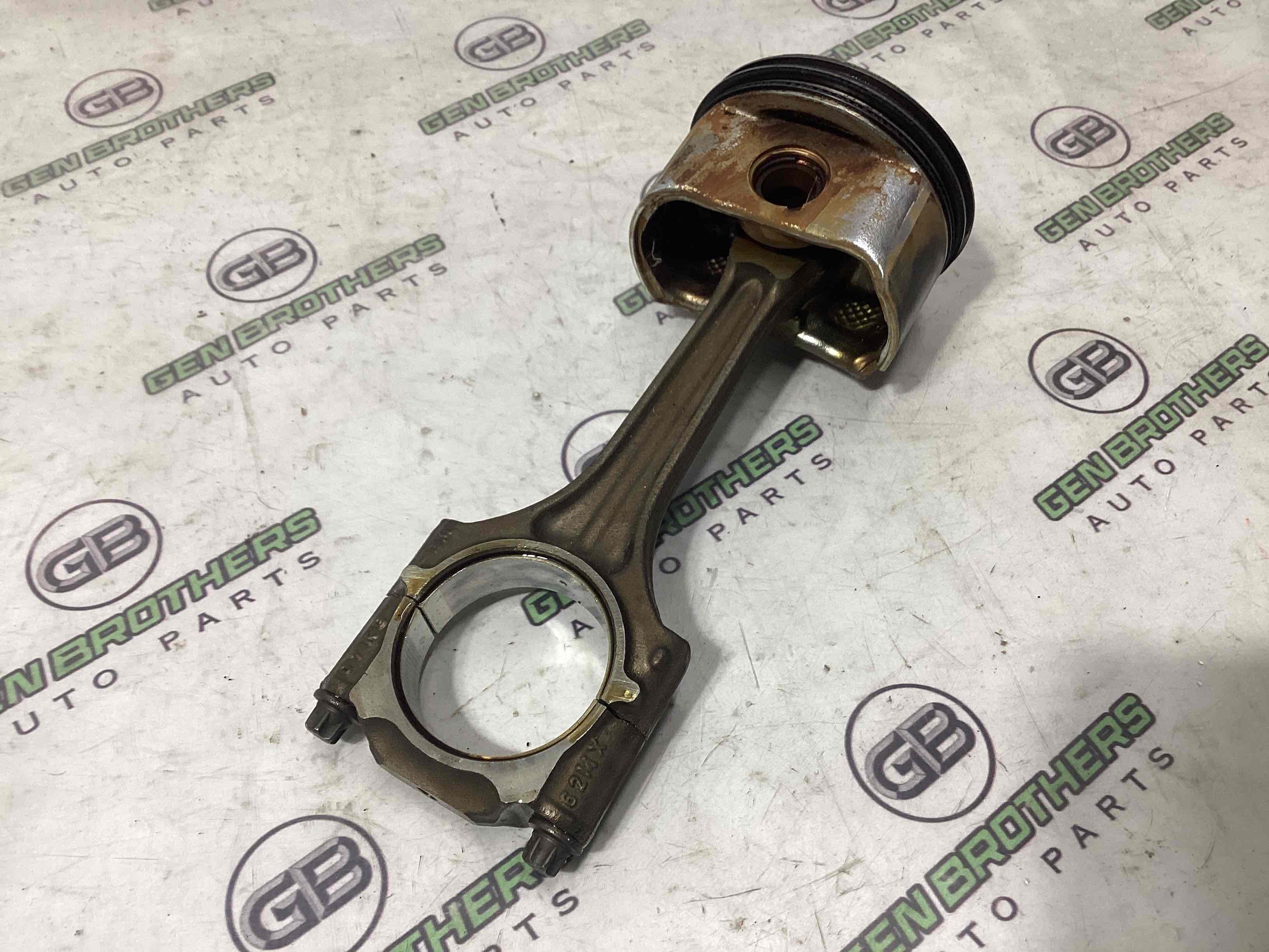 Шатун поршня двигуна