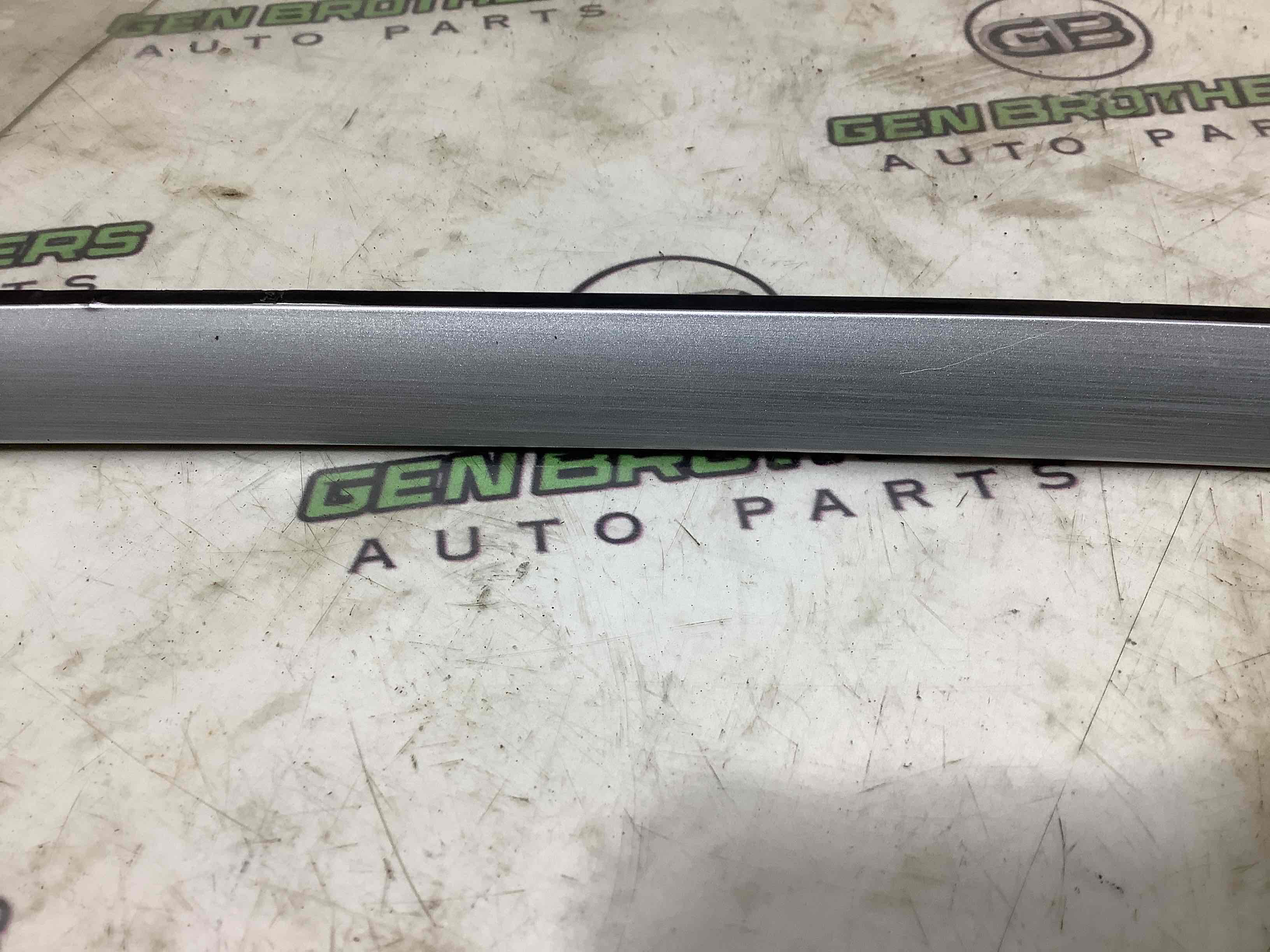 Обшивка панелі приладів торпедо