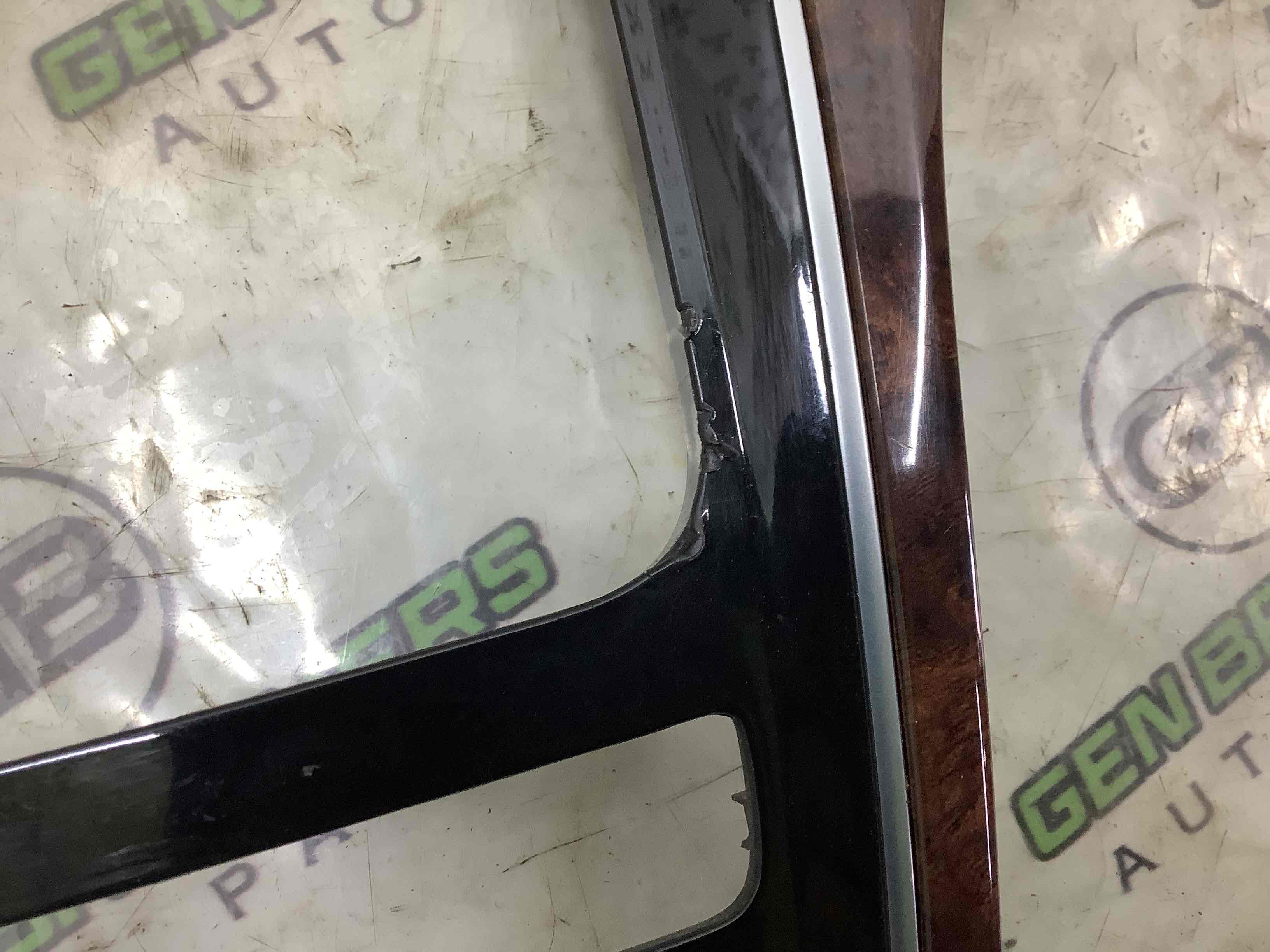 Обшивка панелі приладів торпедо