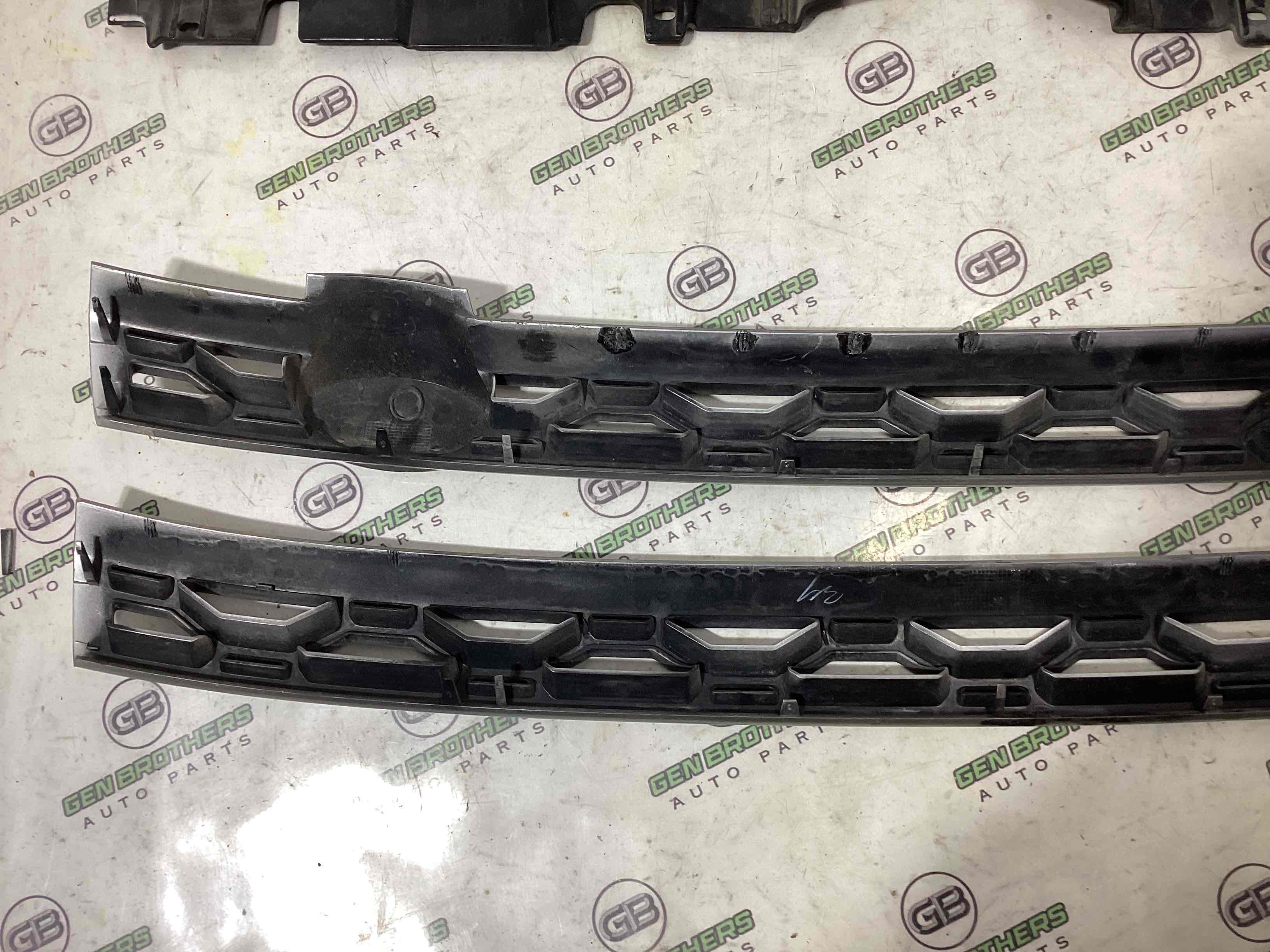 Решітка радіатора Land Rover Discovery Sport L550 2017
