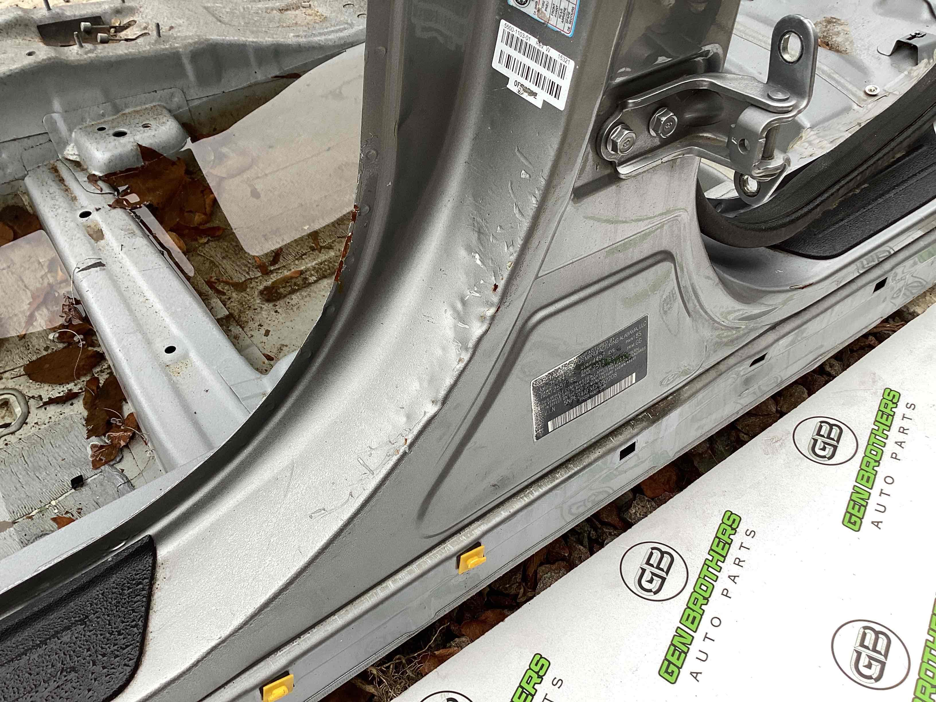 Стійки кузова та пороги