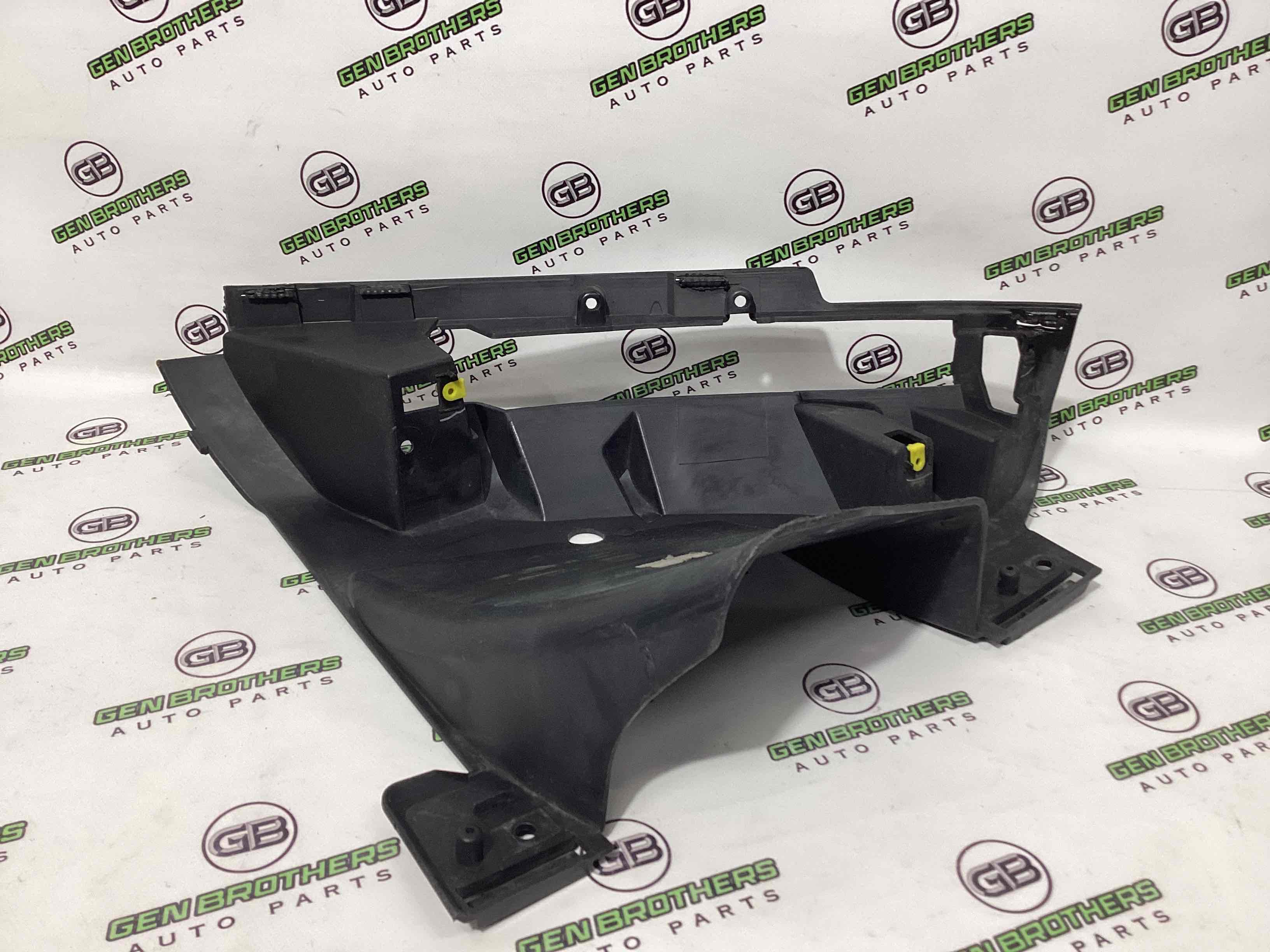 Кріплення переднього бампера праве