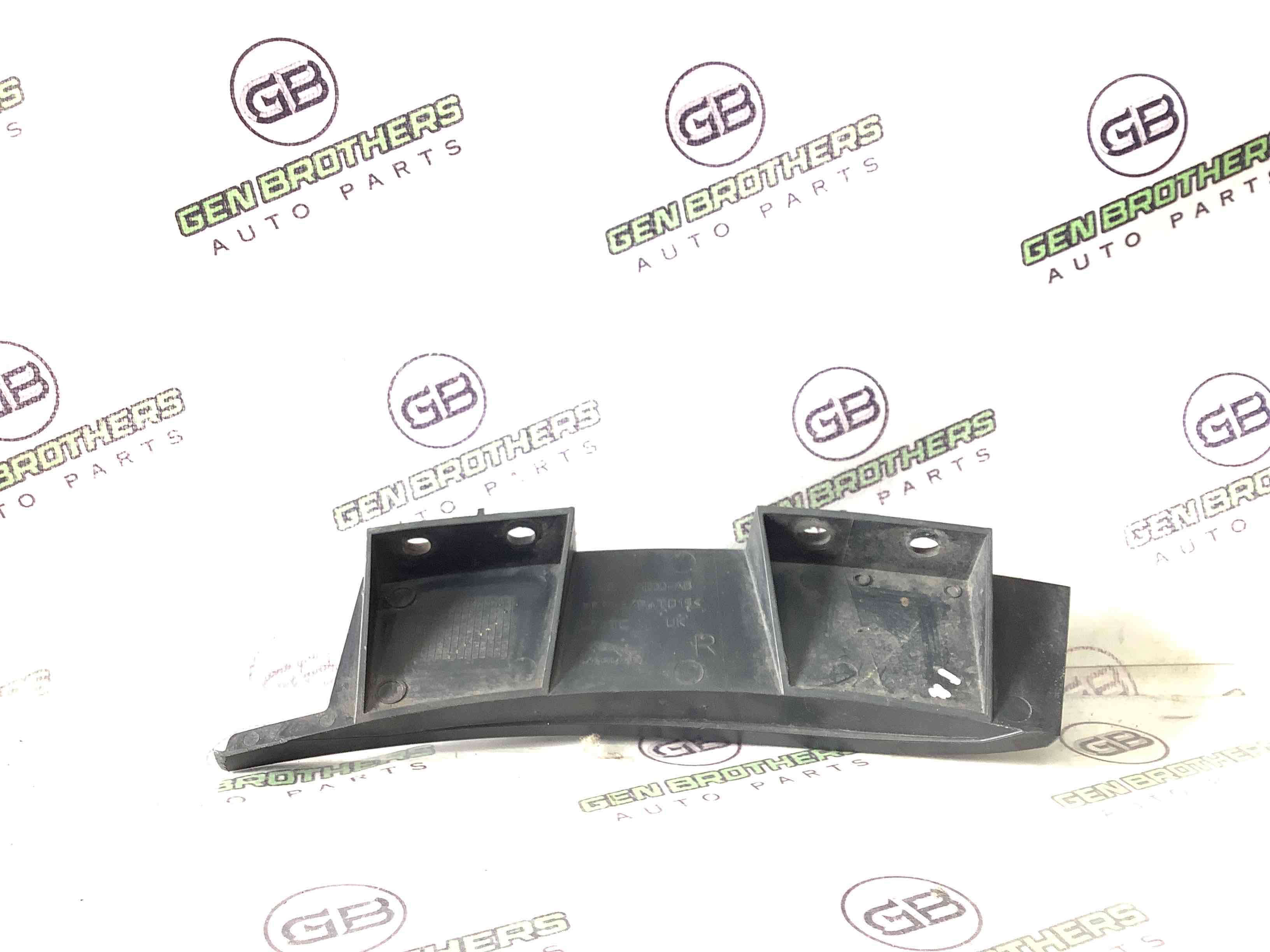 Кріплення заднього бампера праве