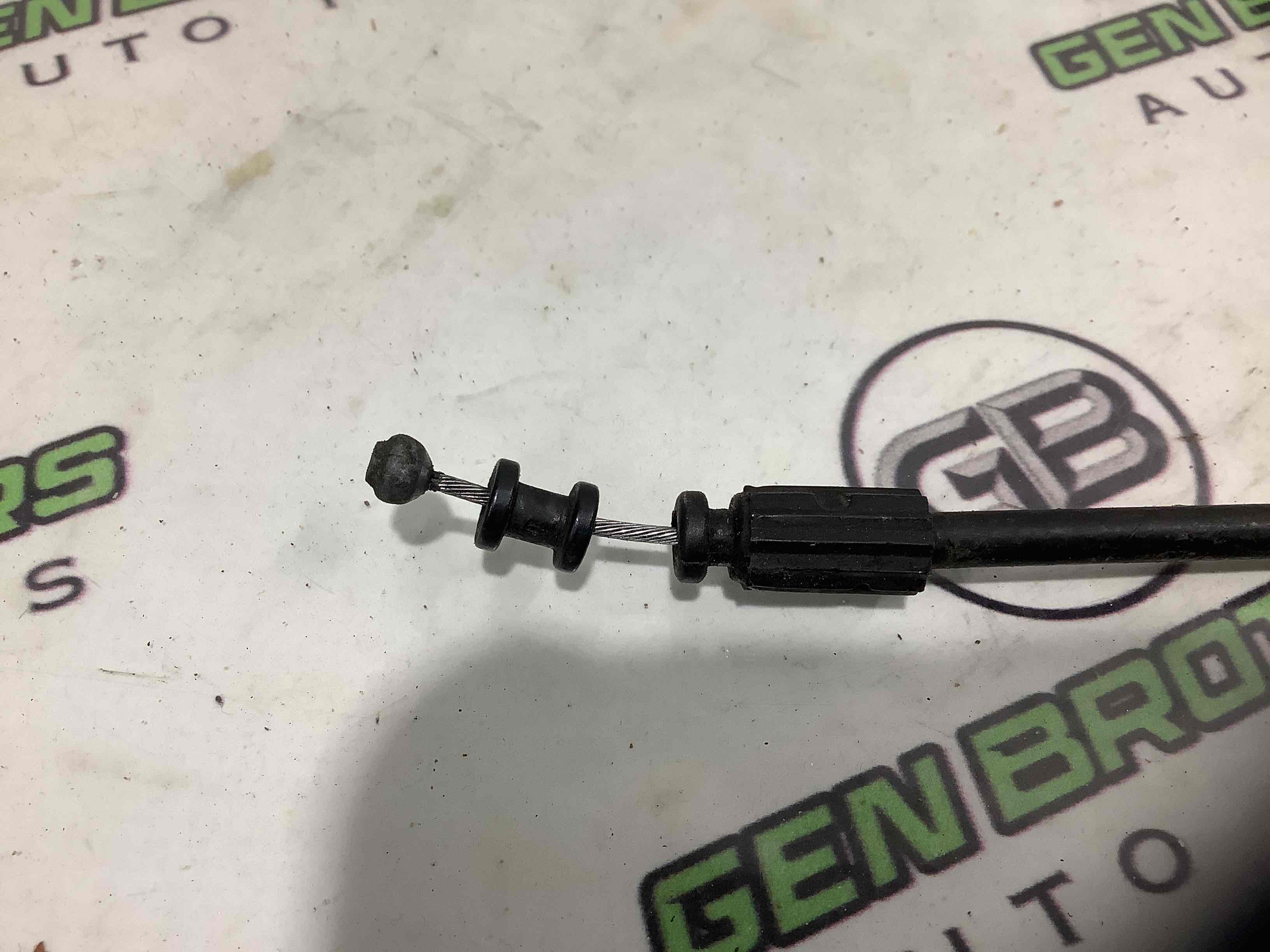 Замок капота, трос капота