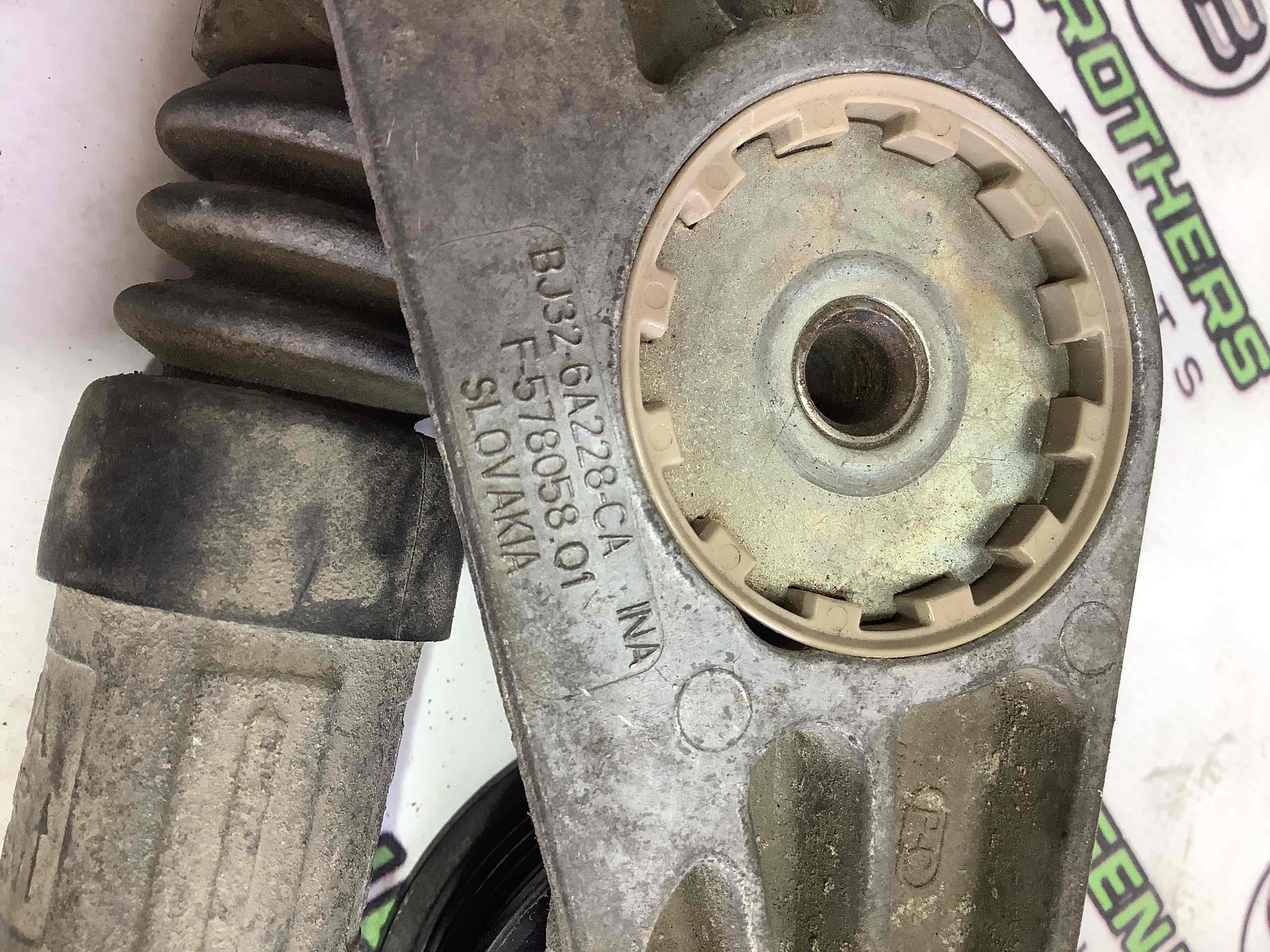 Механізм натягу ременя, ланцюга, ролика