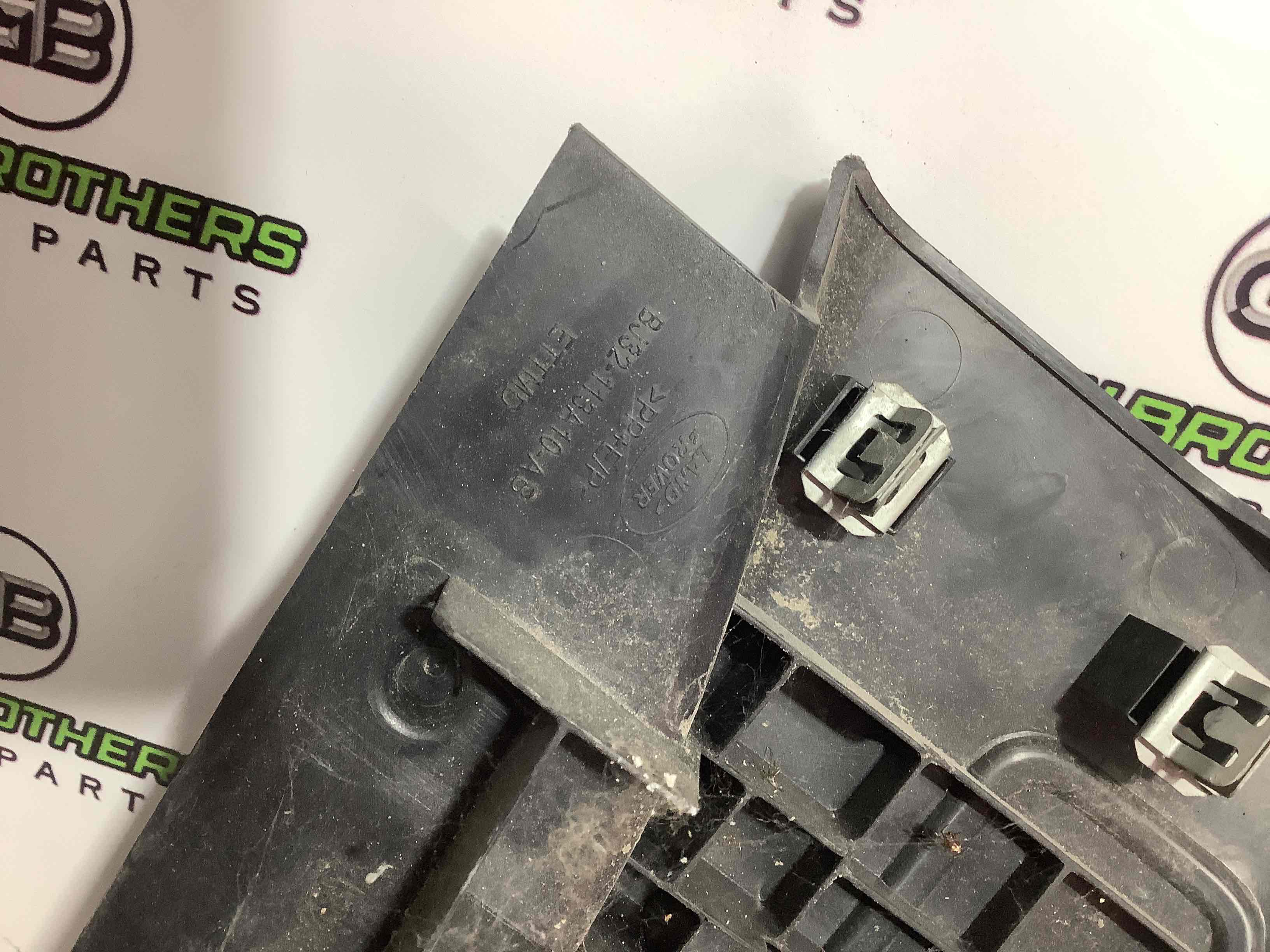 Елементи оздоблення багажника