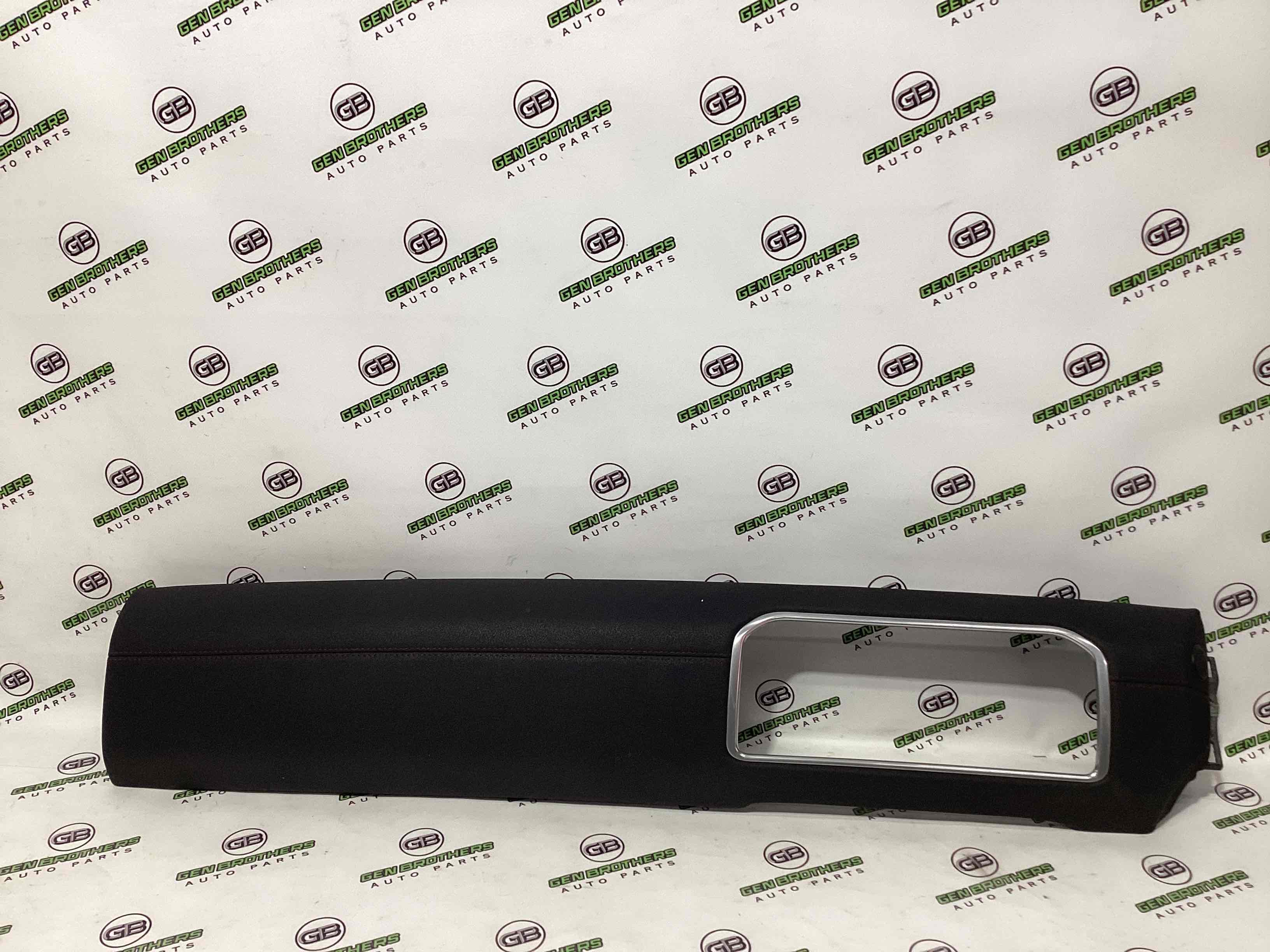 Обшивка панелі приладів торпедо