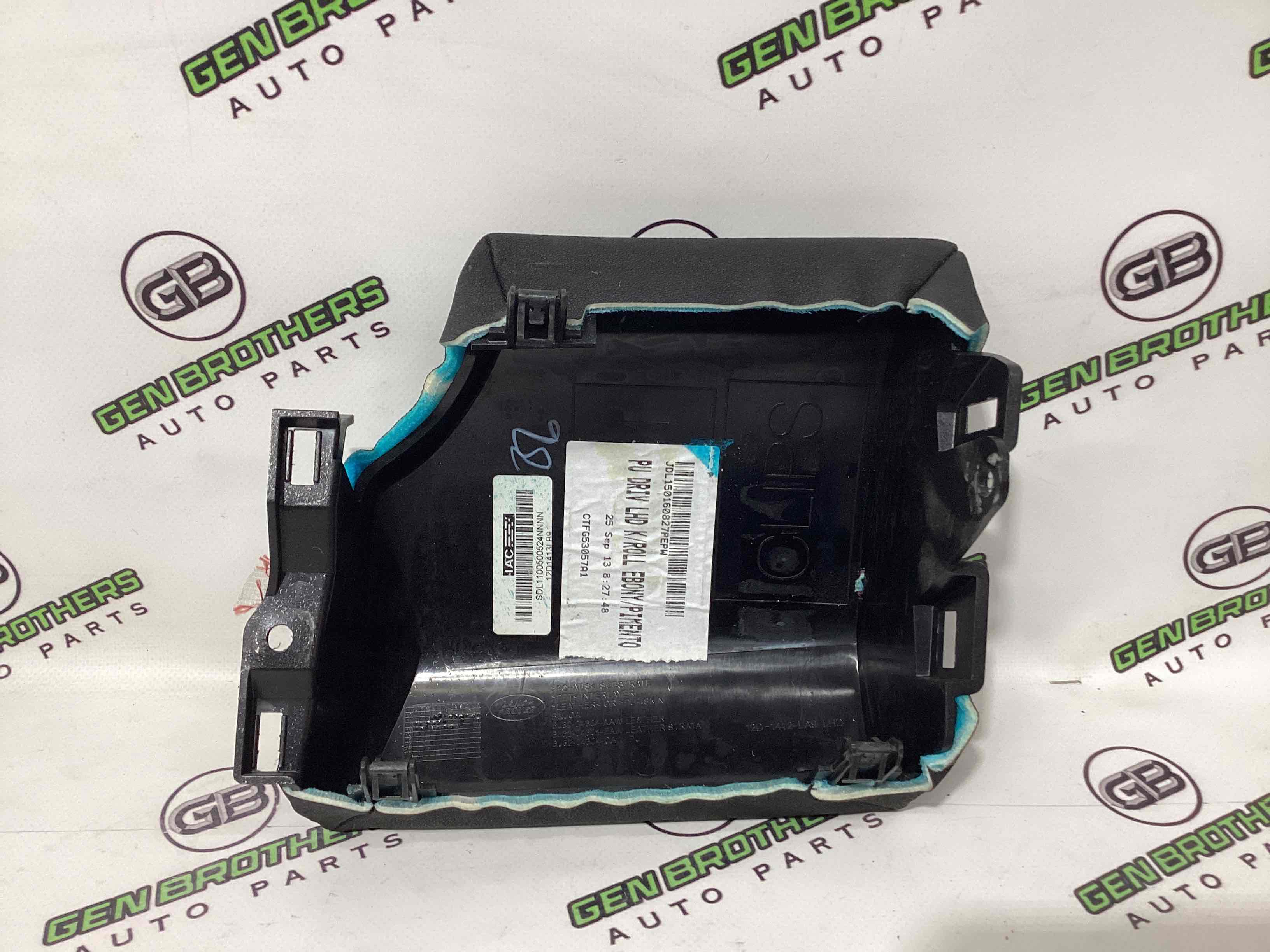 Обшивка панелі приладів торпедо