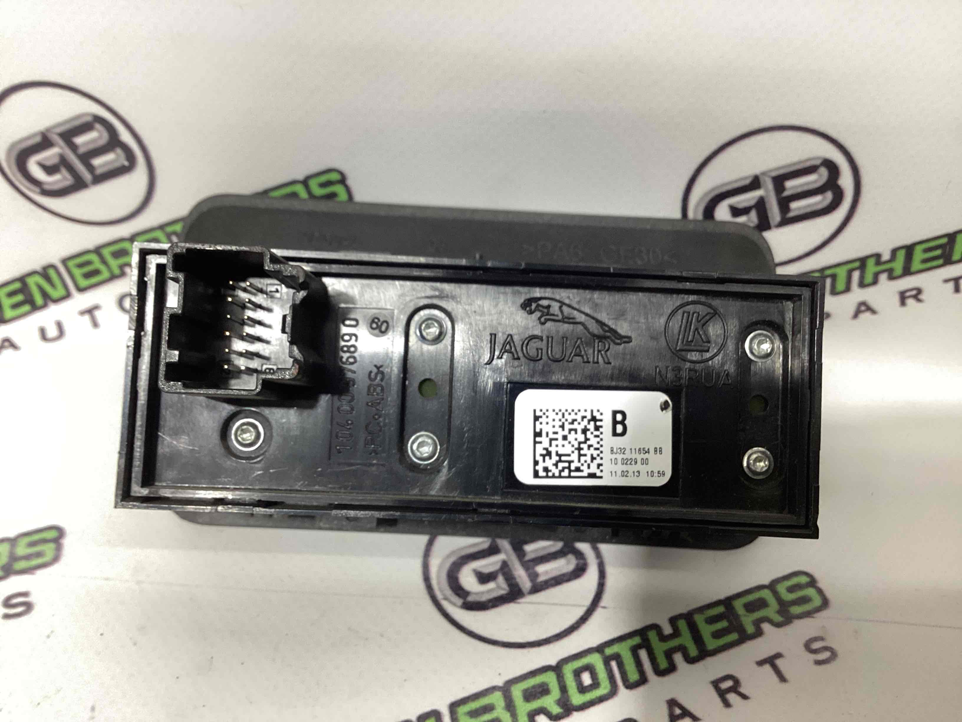 Кнопка відкриття багажника