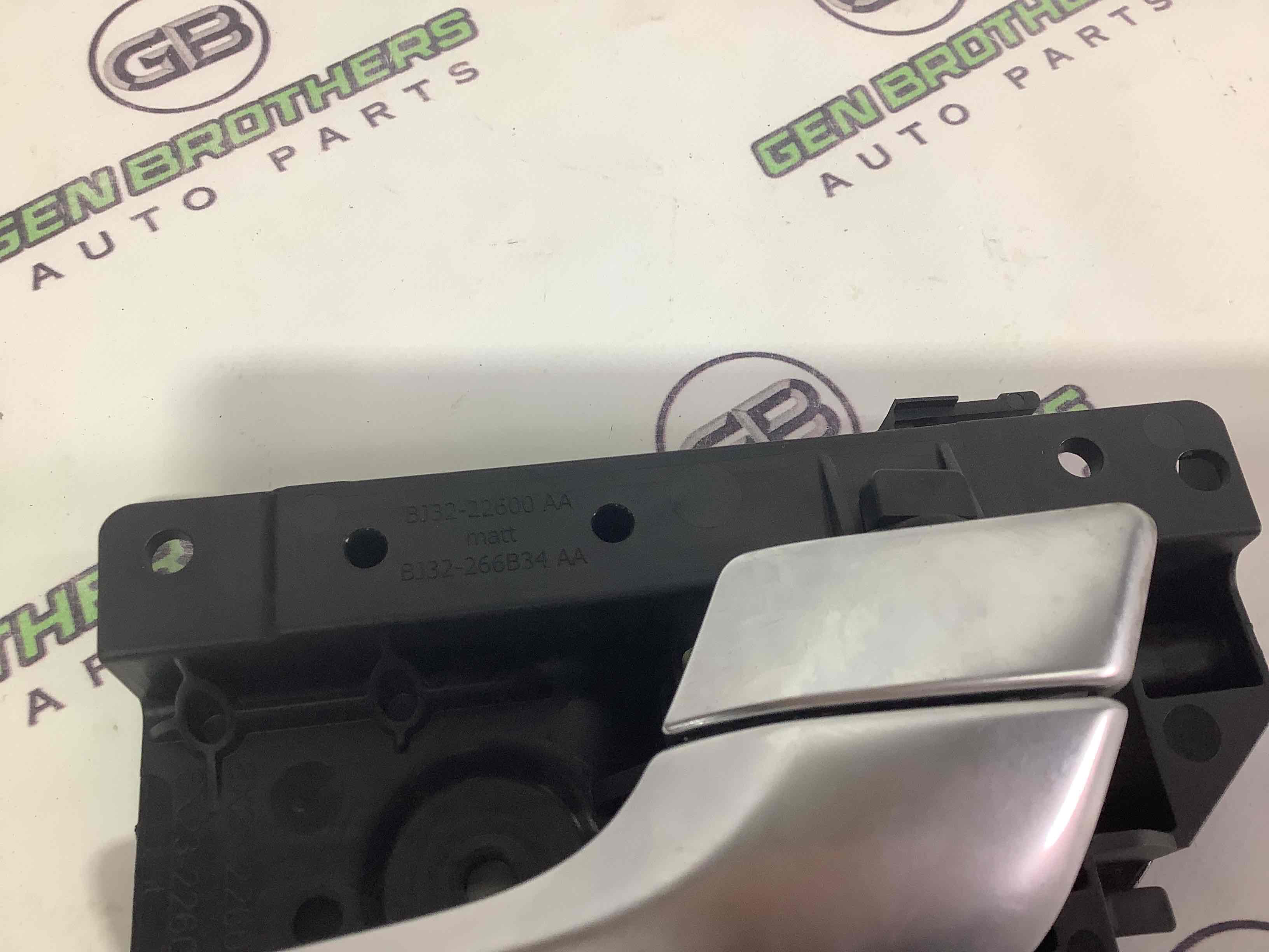 Ручка дверей салону внутрішня, поручень