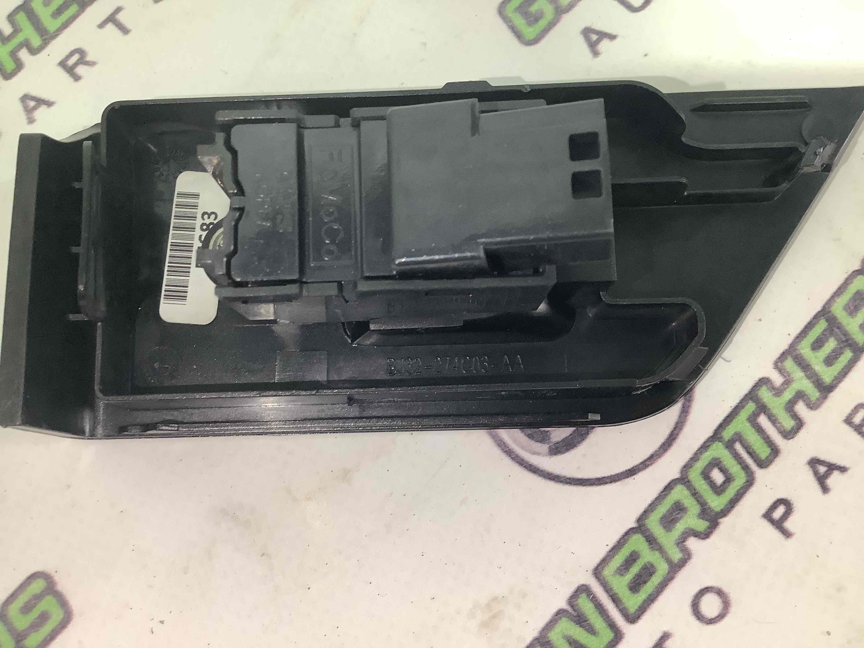 Кнопки керування склопідйомниками