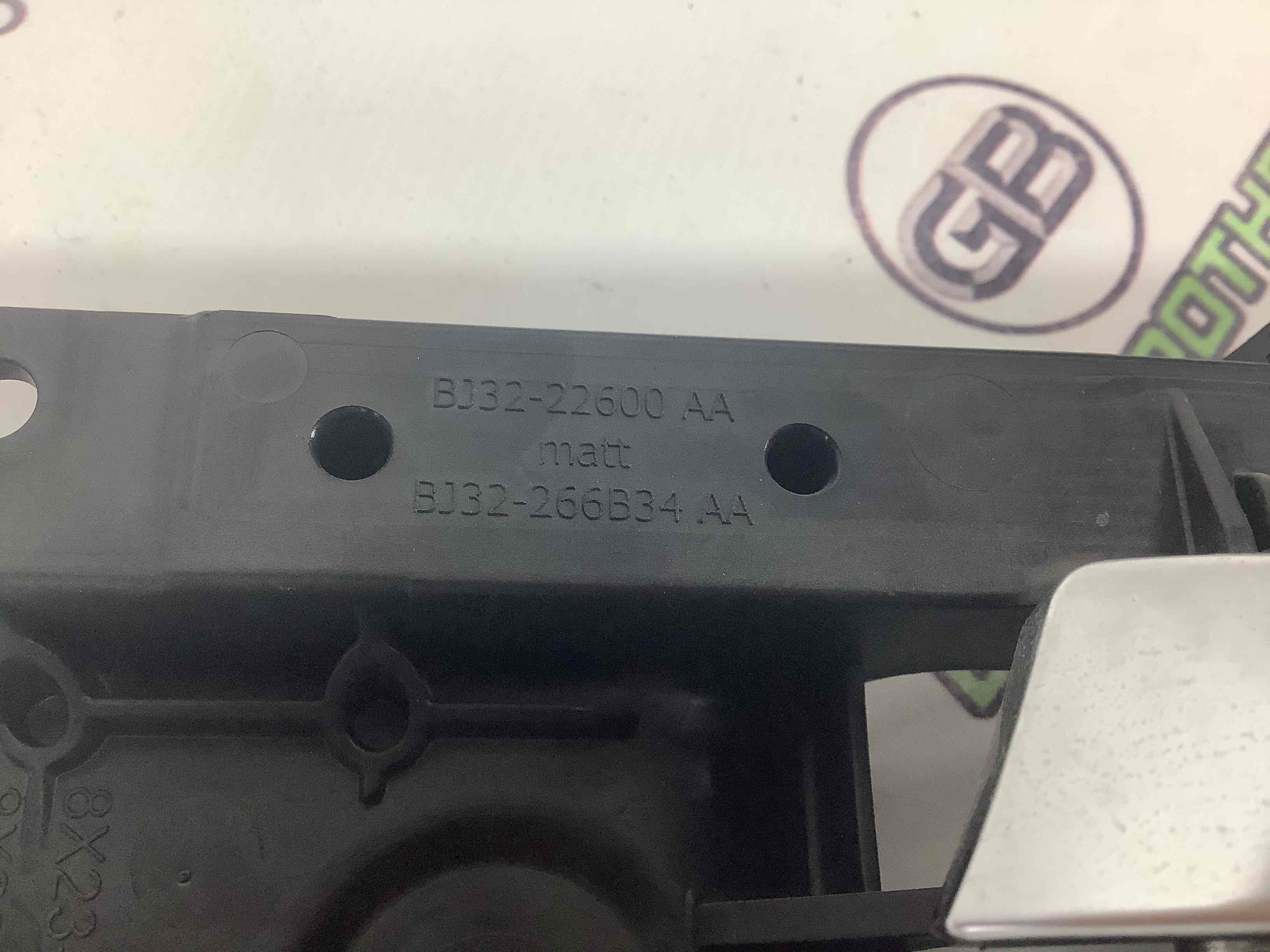 Ручка дверей салону внутрішня, поручень