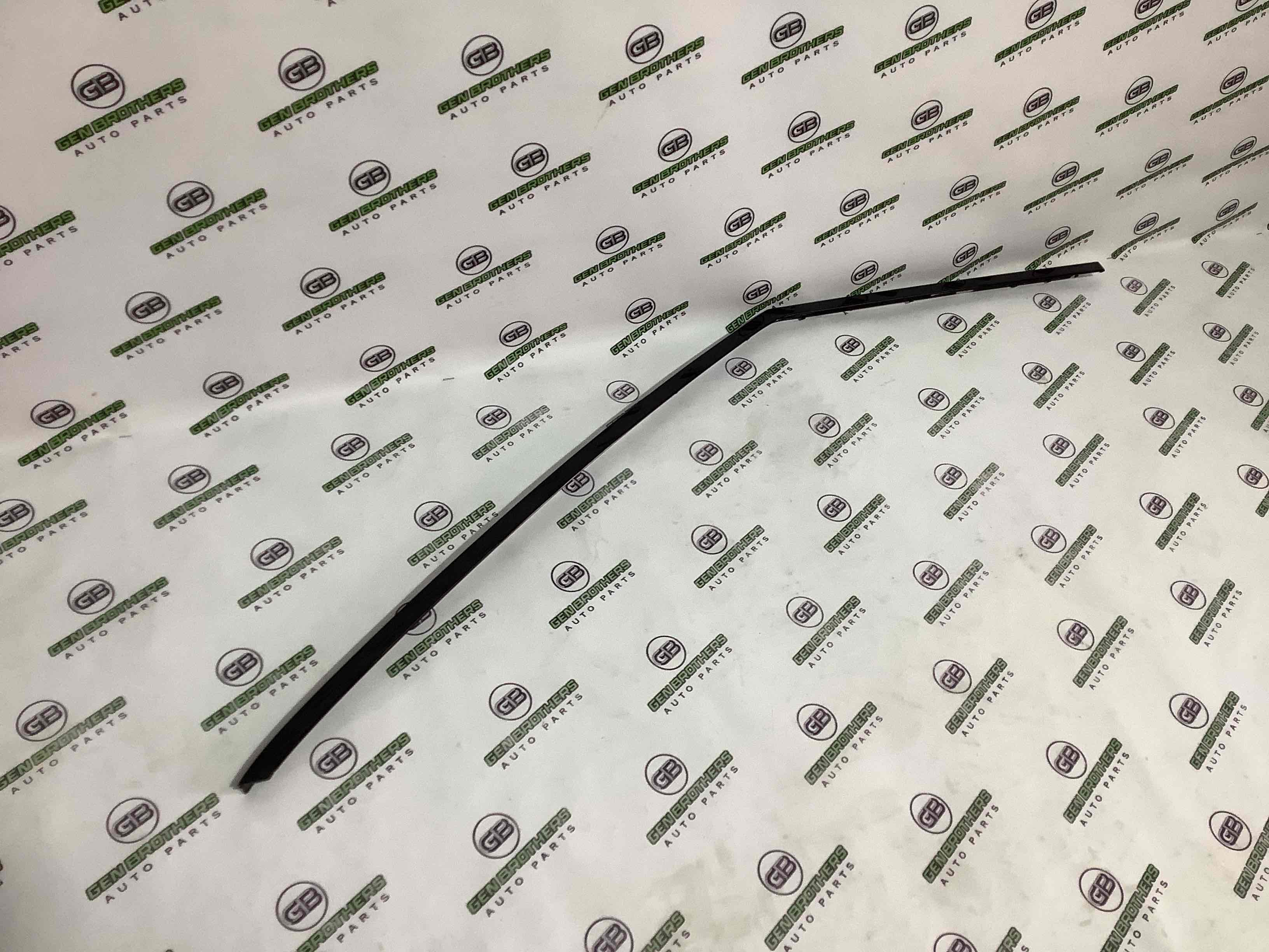 Молдинг двері передньої лівої