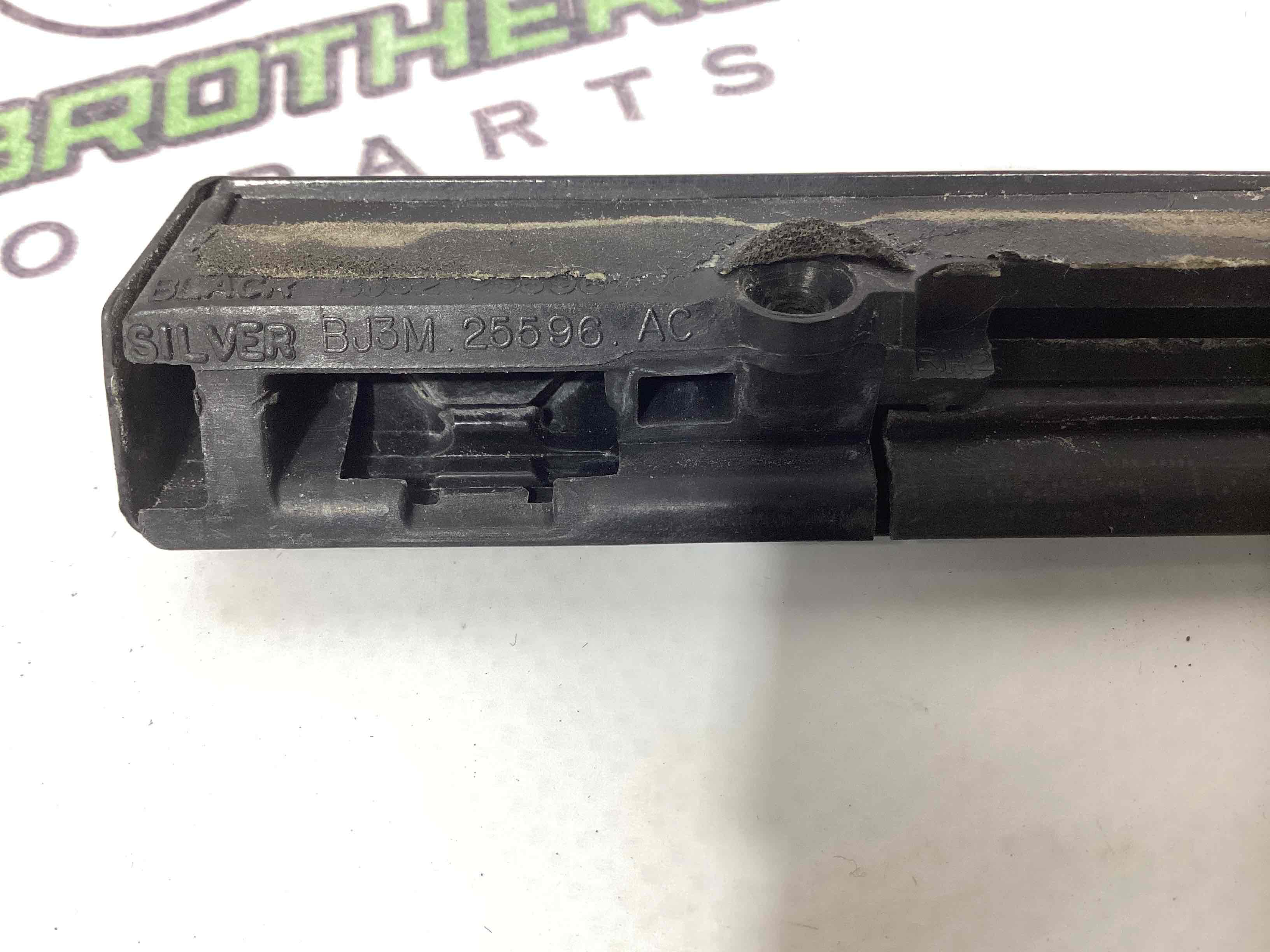 Ущільнювач скла, двері