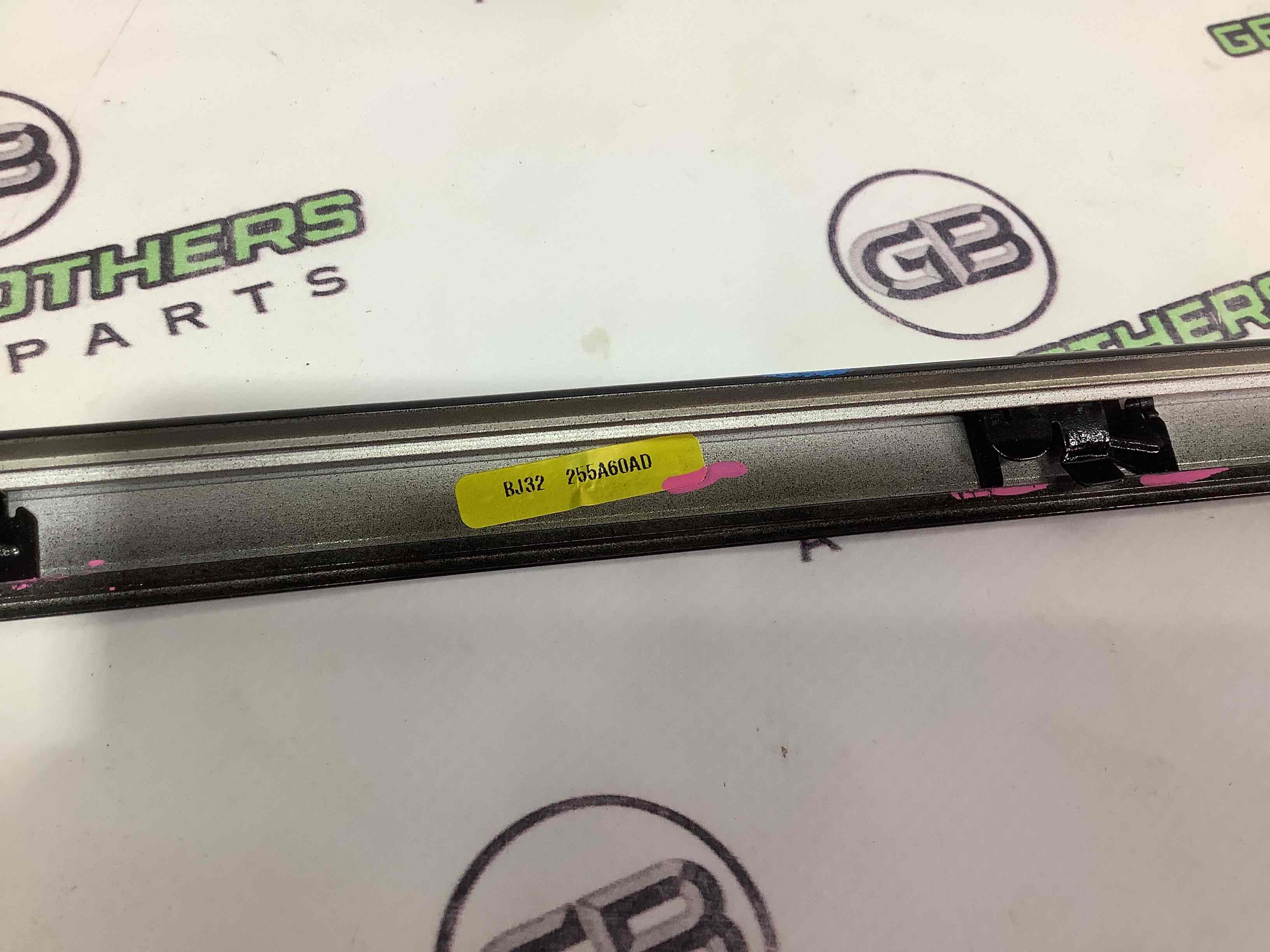 Молдинг двері задньої правої