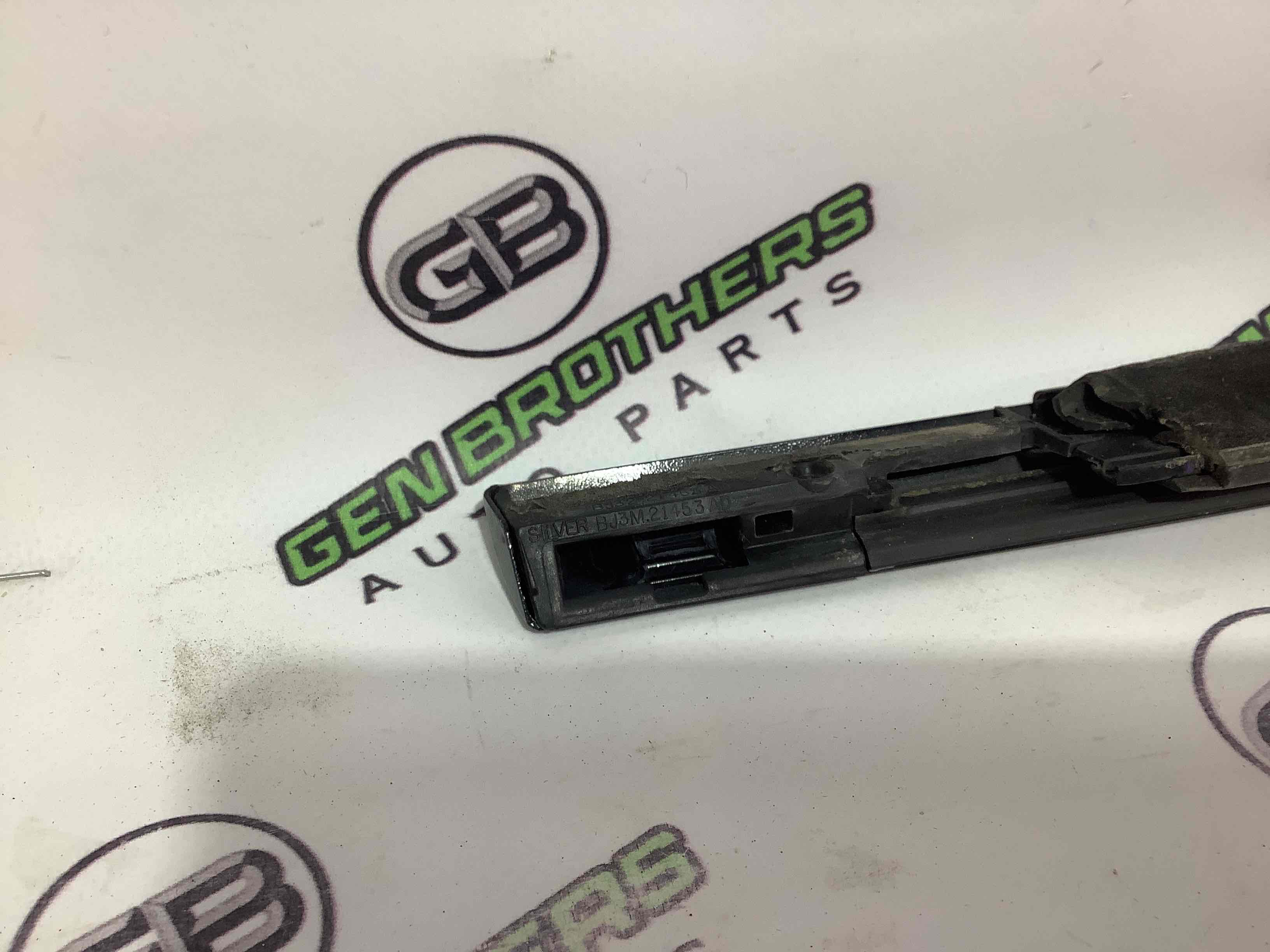 Ущільнювач скла, двері