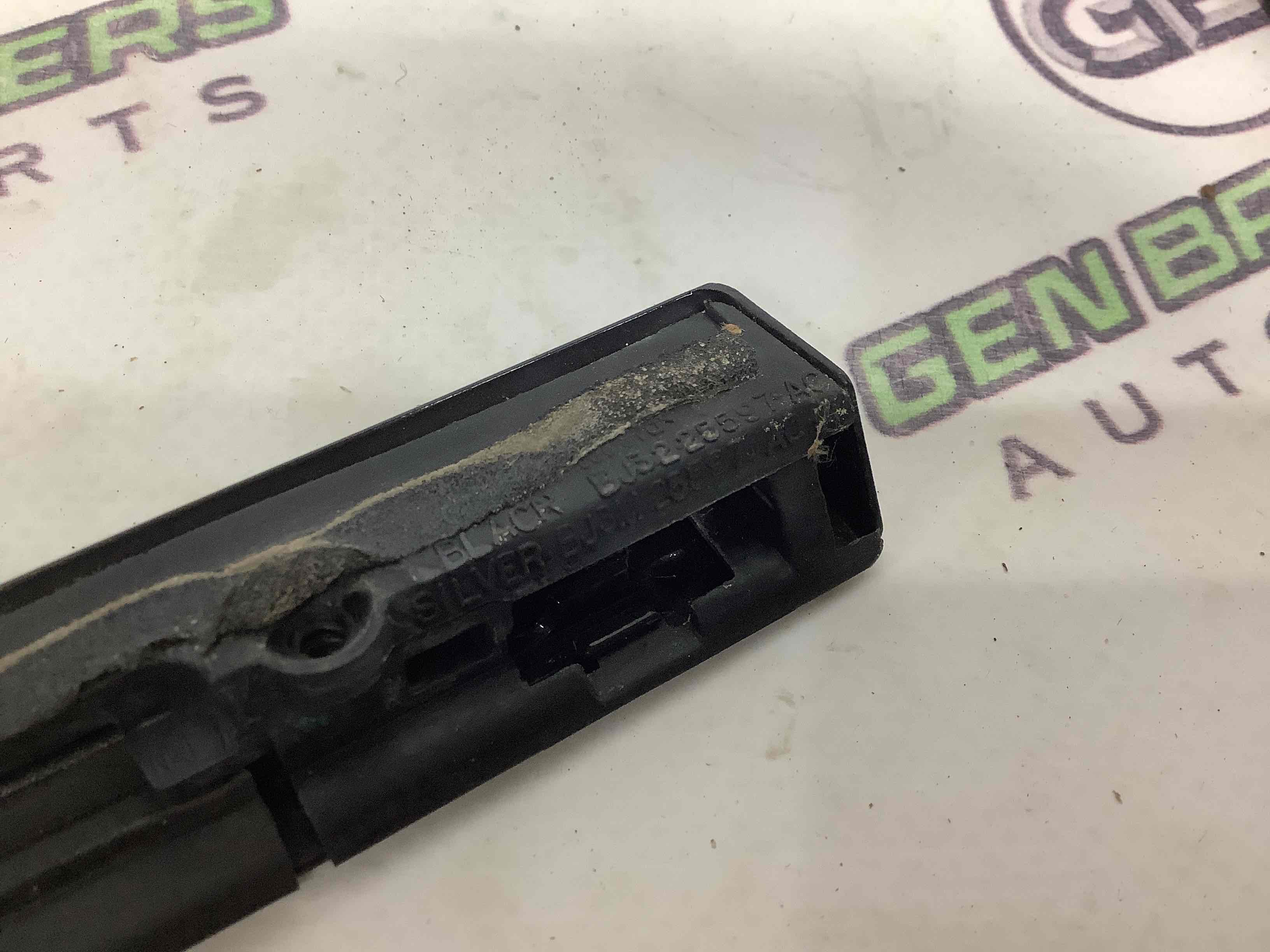 Ущільнювач скла, двері