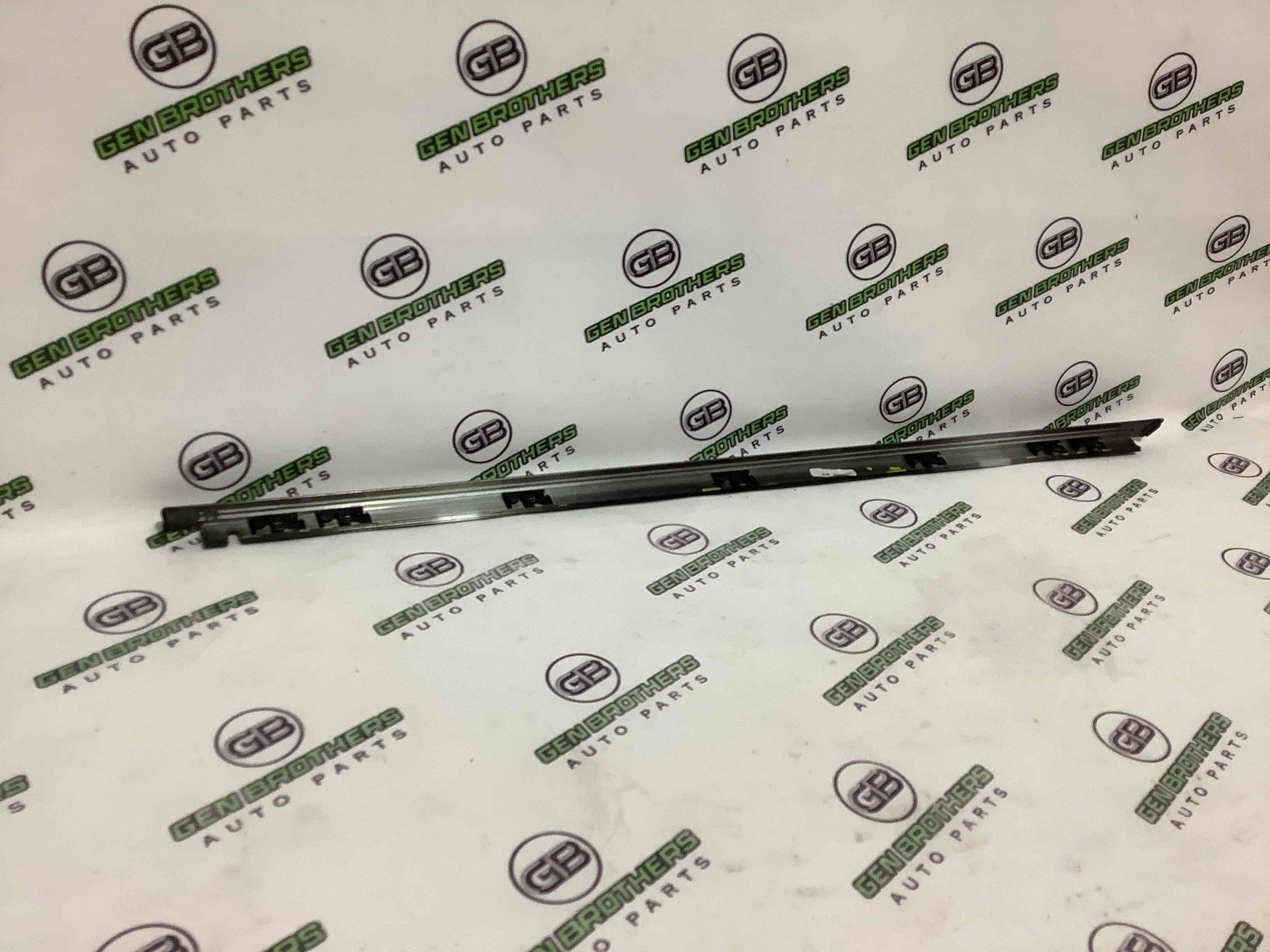 Молдинг двері задньої лівої