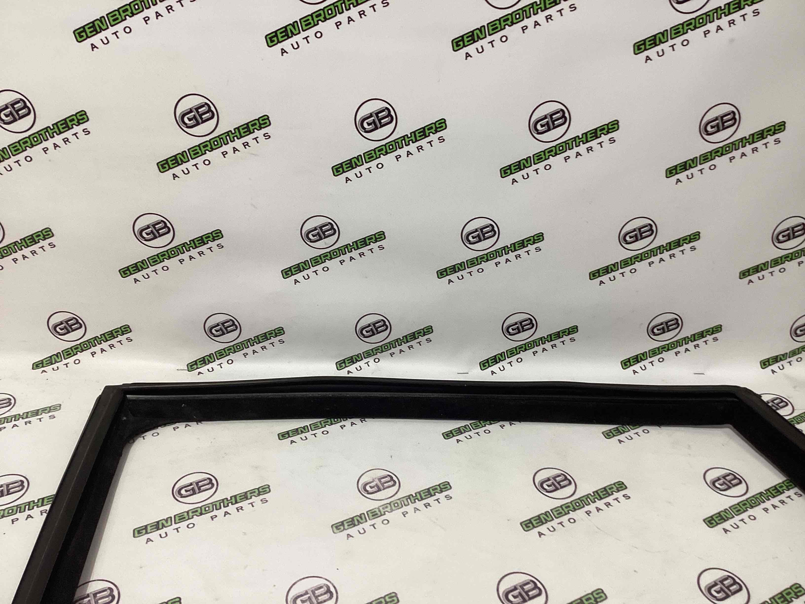 Ущільнювач скла, двері