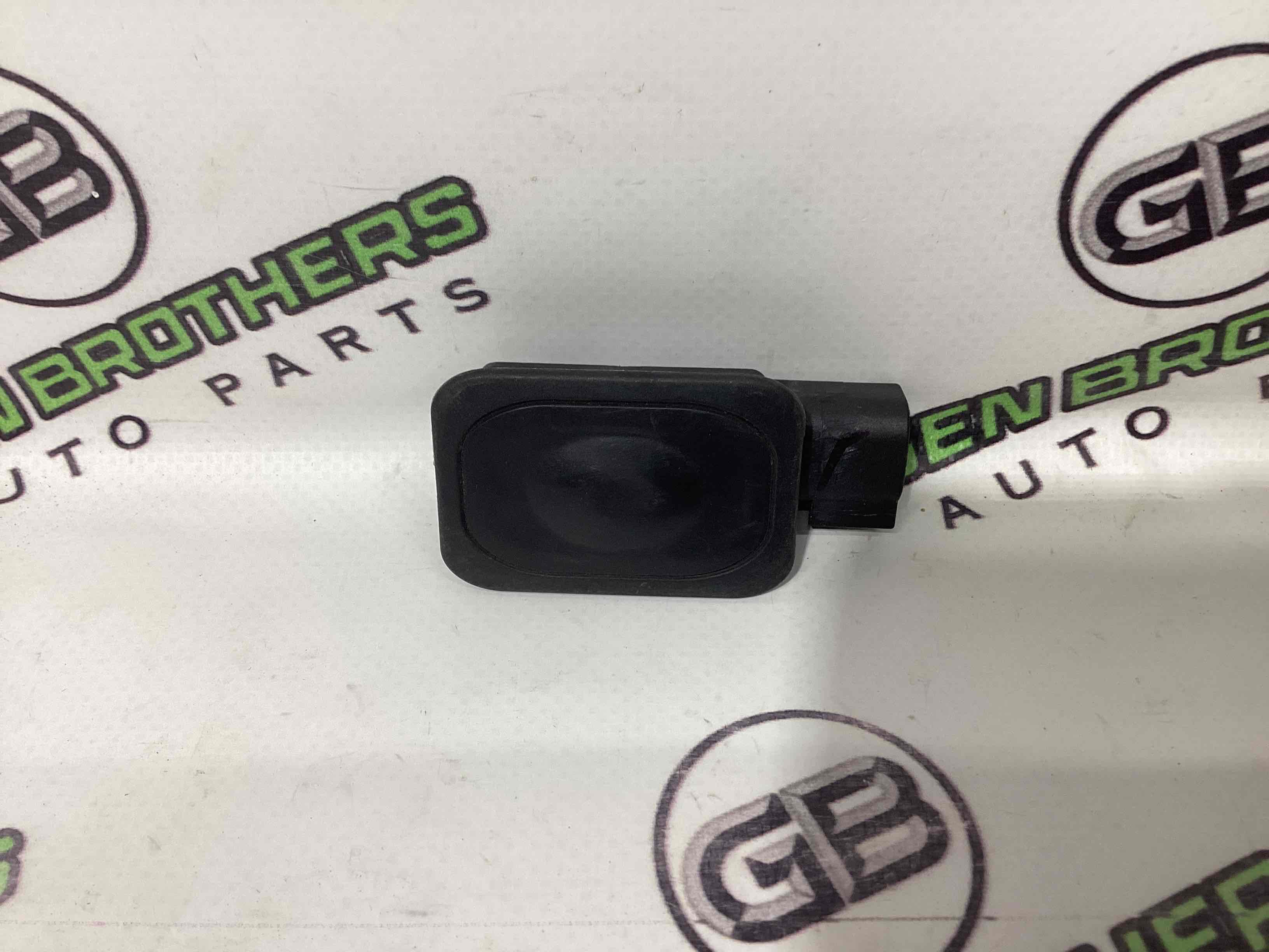 Кнопка відкриття багажника