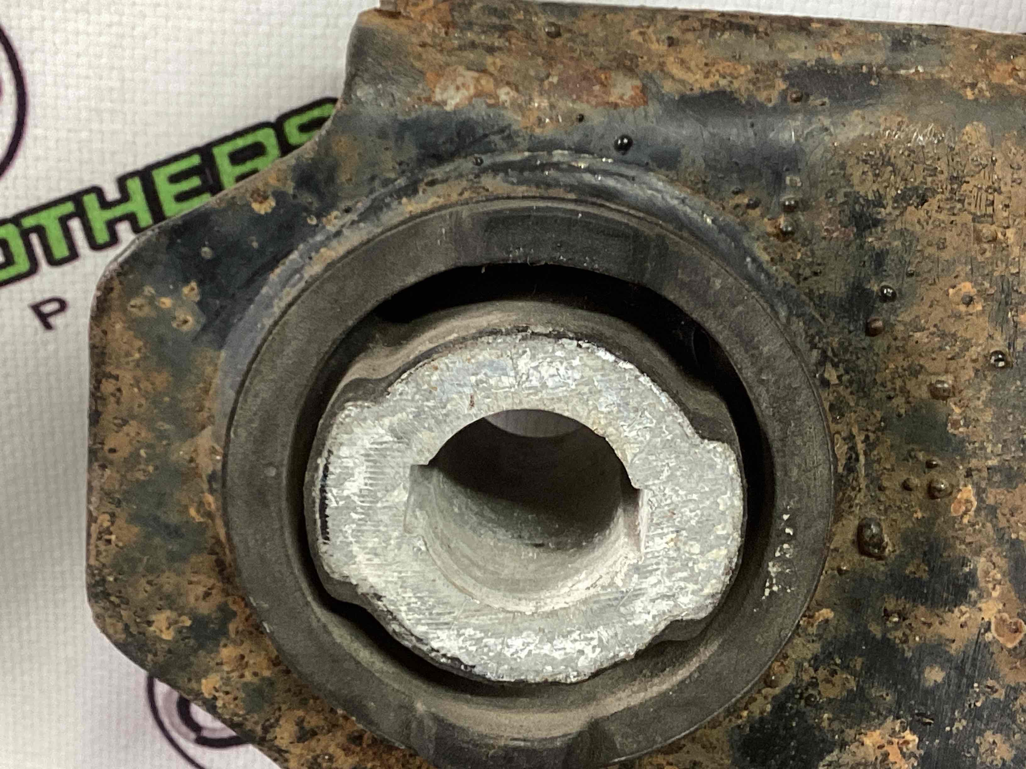 Балка підвіски задня підрамник