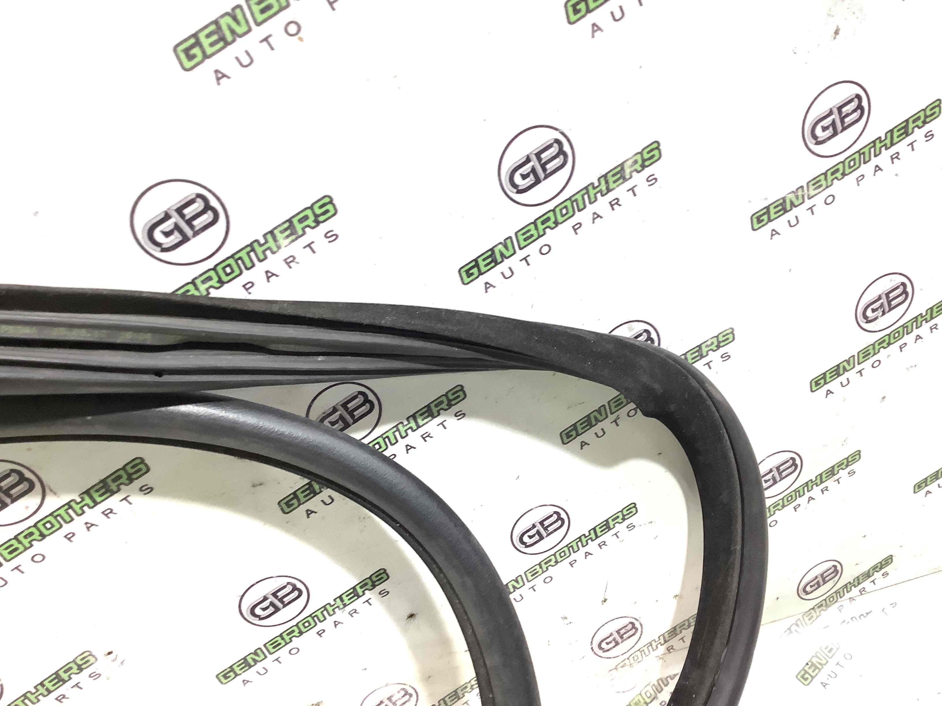 Ущільнювач скла, двері