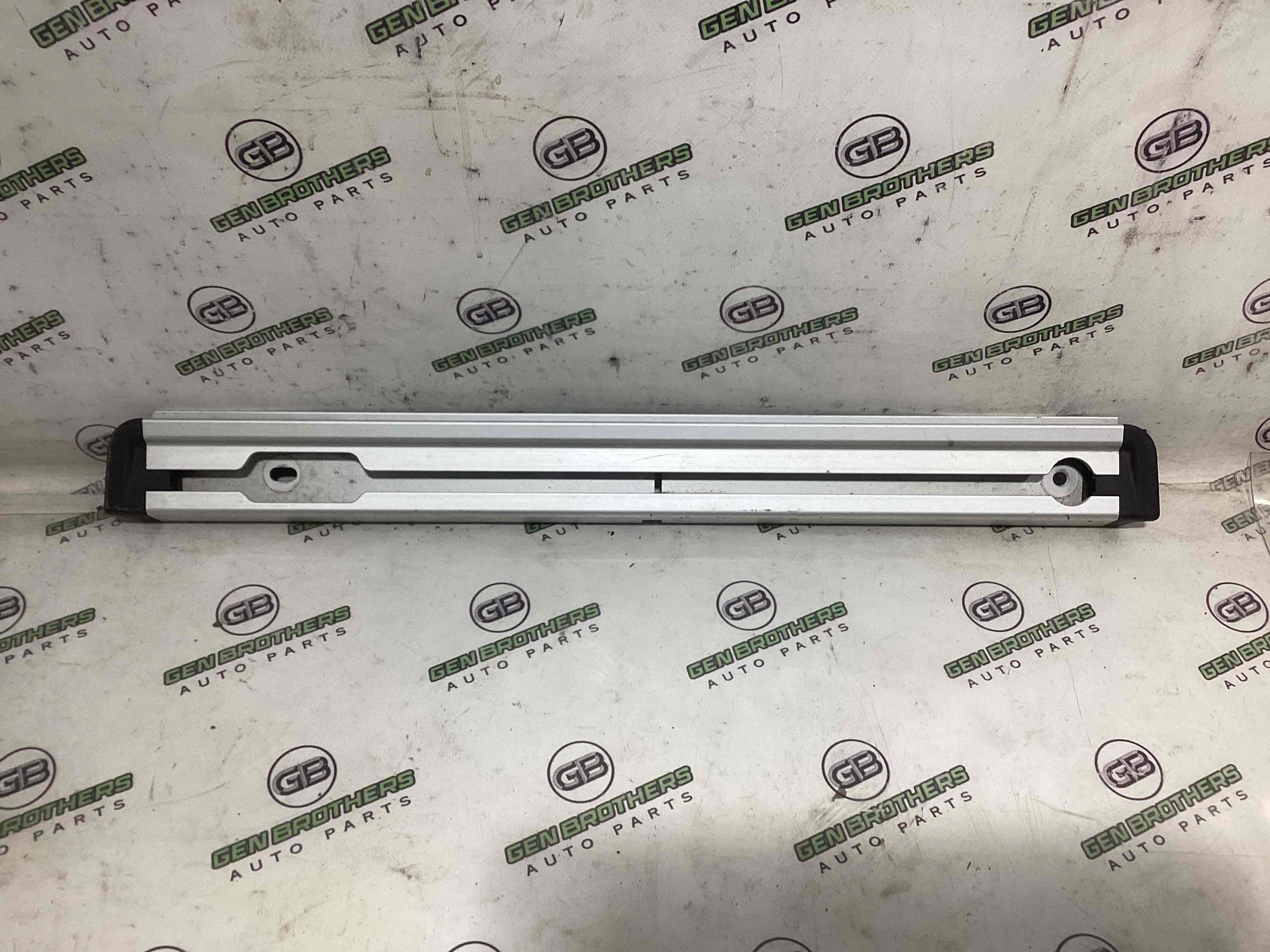 Елементи оздоблення багажника