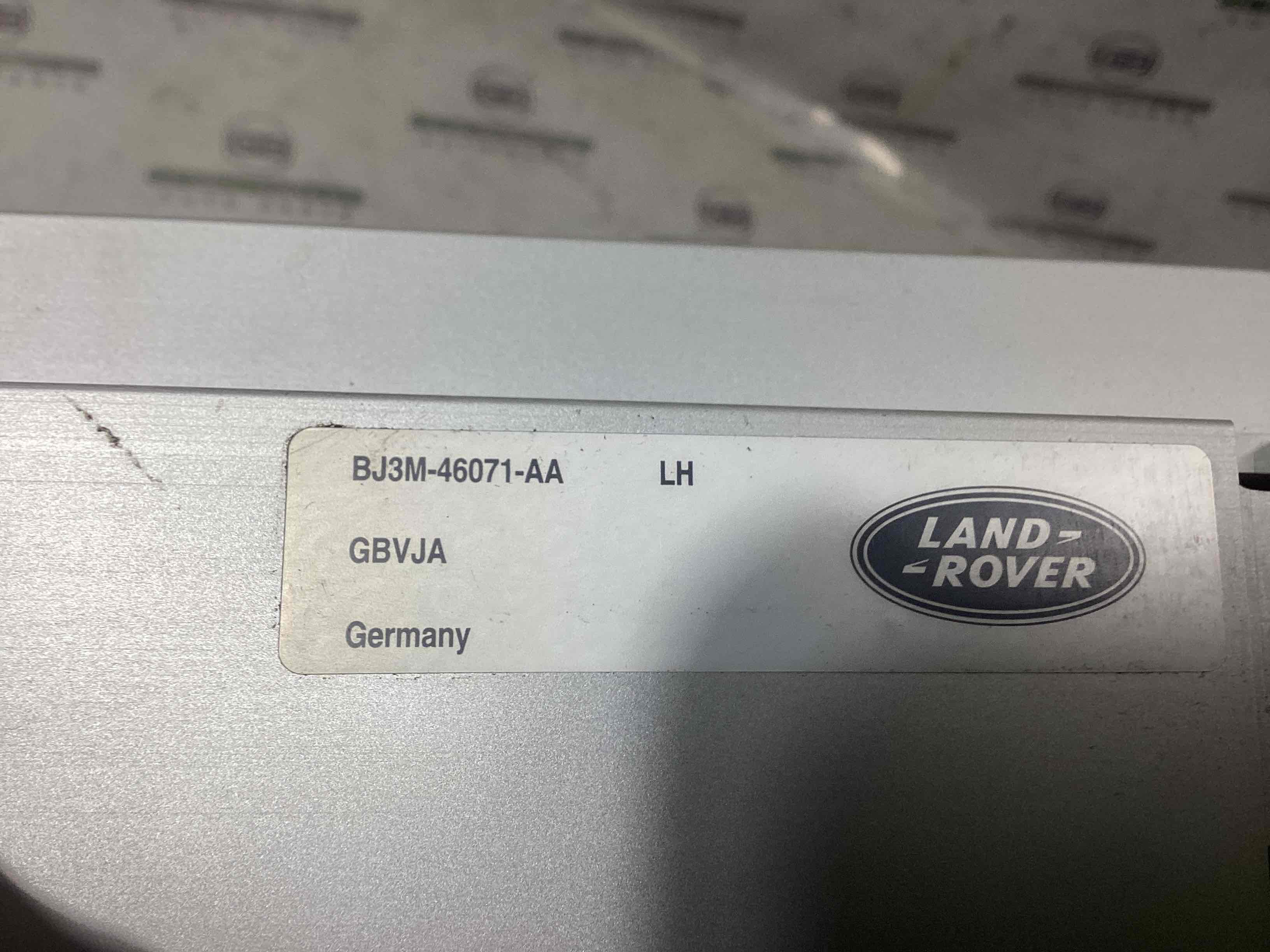 Елементи оздоблення багажника