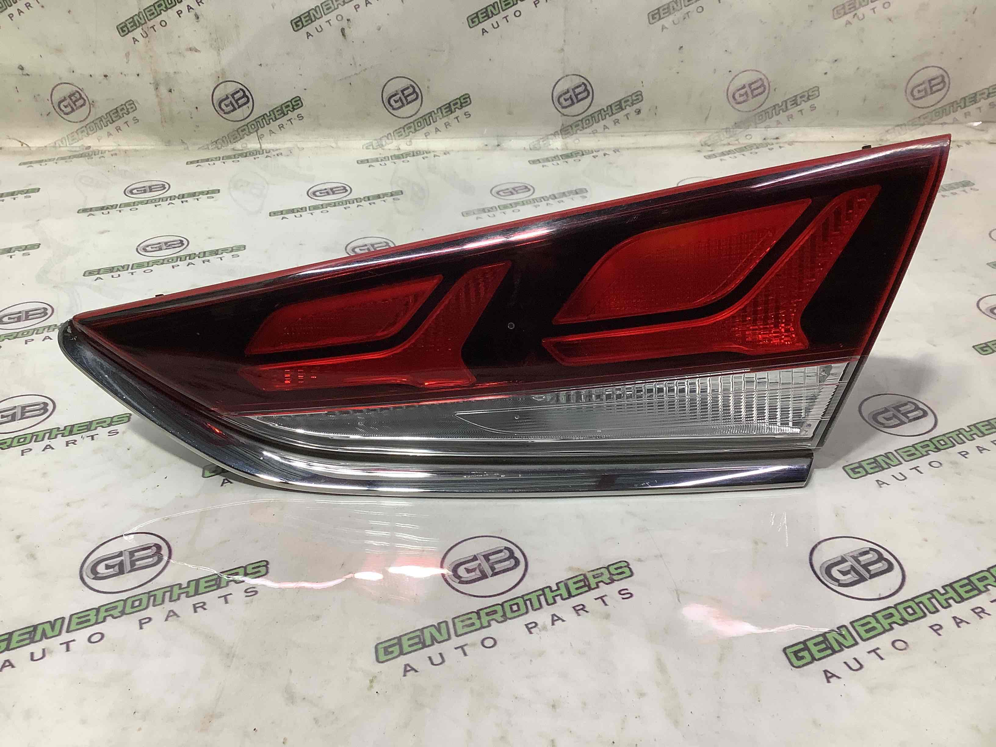 Ліхтар задній правий