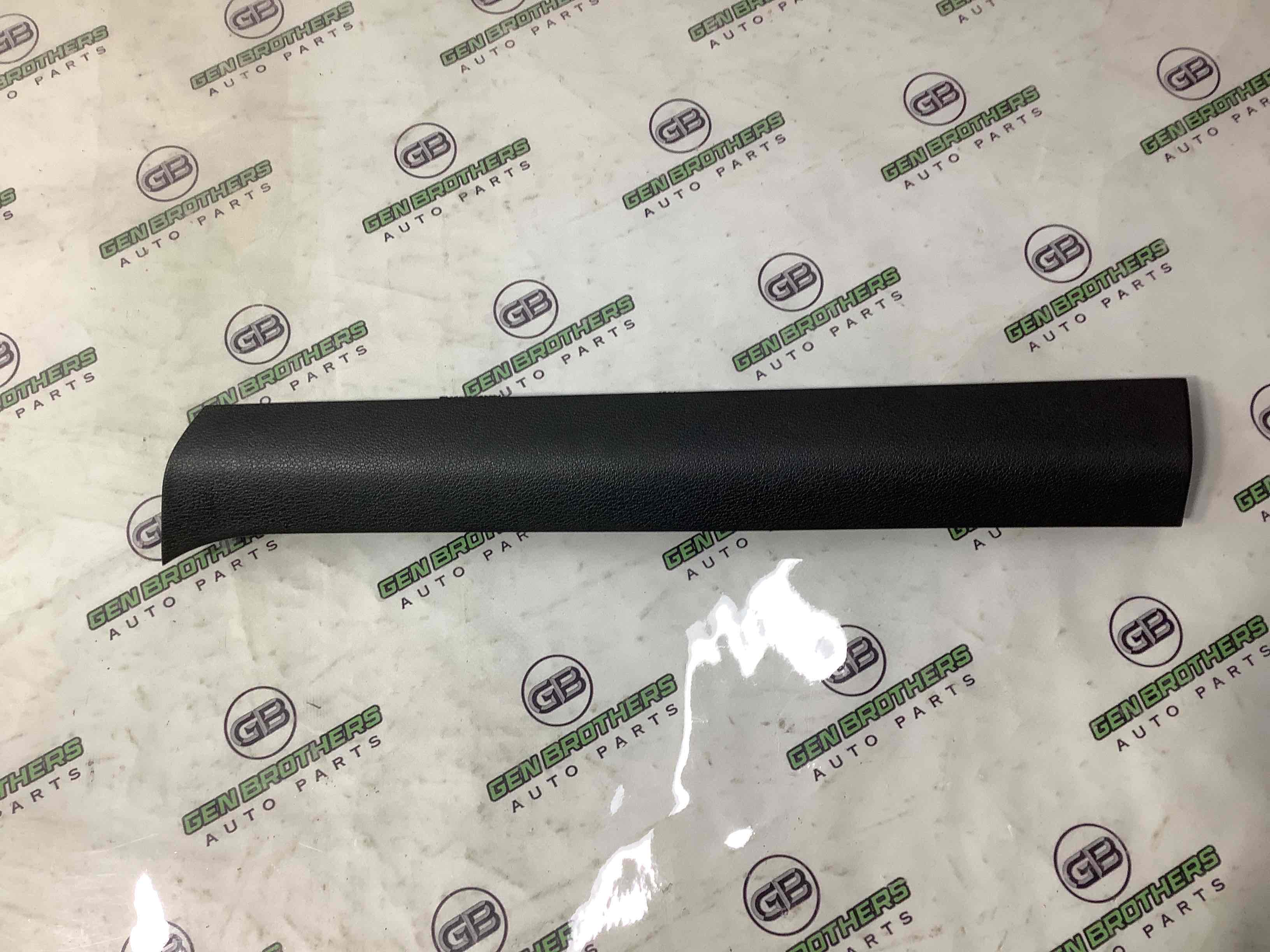 Обшивка панелі приладів торпедо