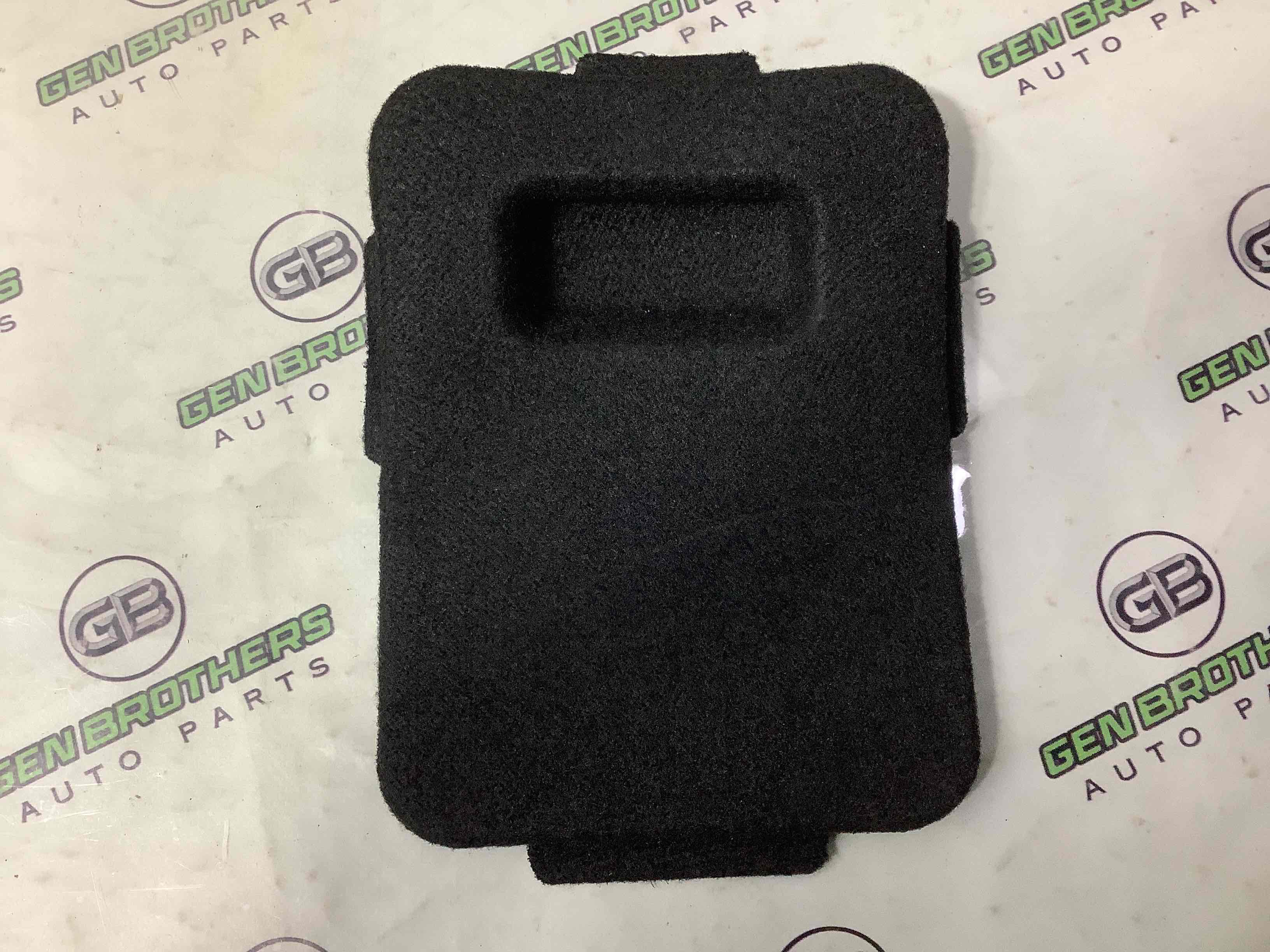 Елементи оздоблення багажника