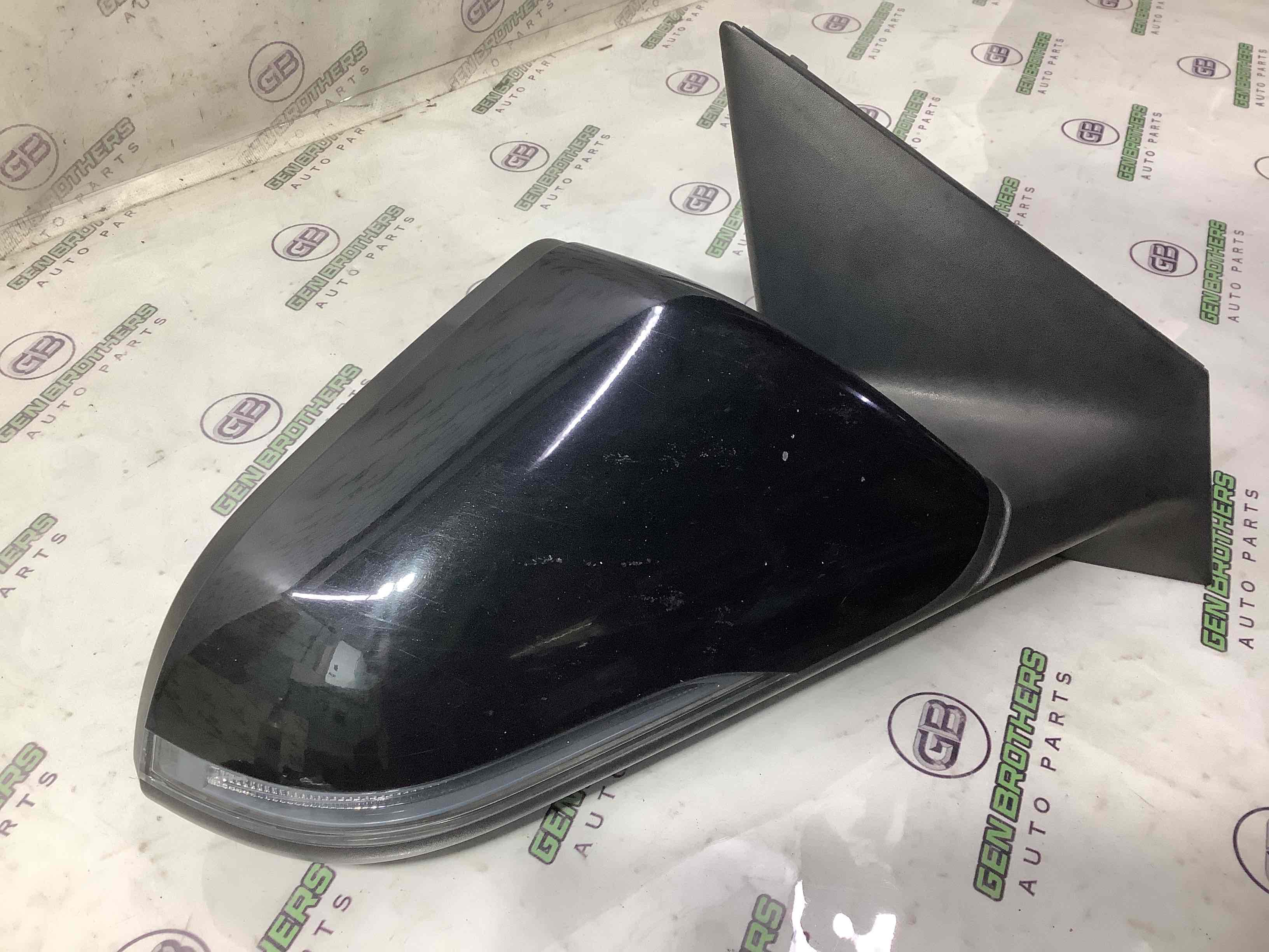 Дзеркало зовнішнє праве