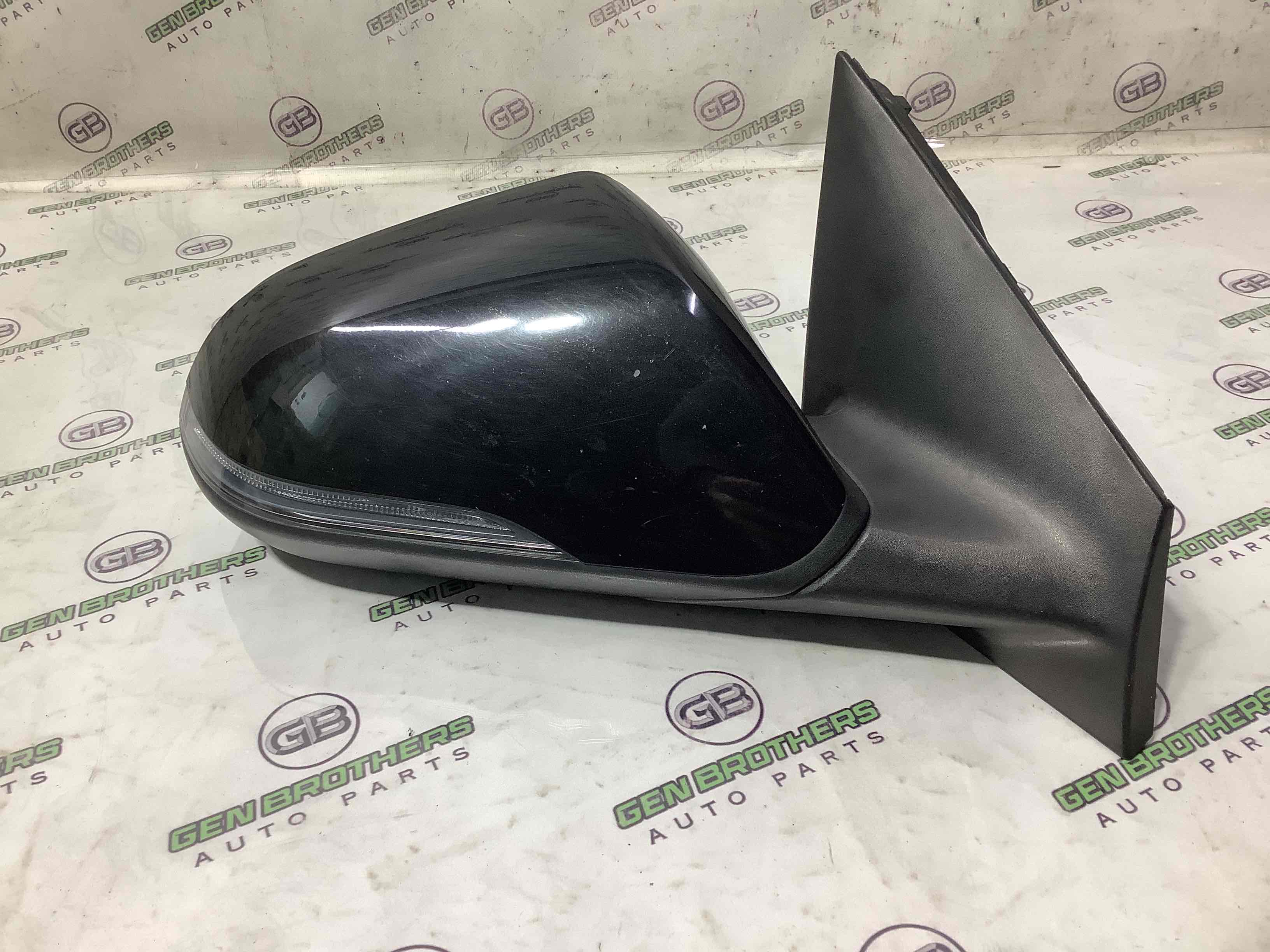 Дзеркало зовнішнє праве