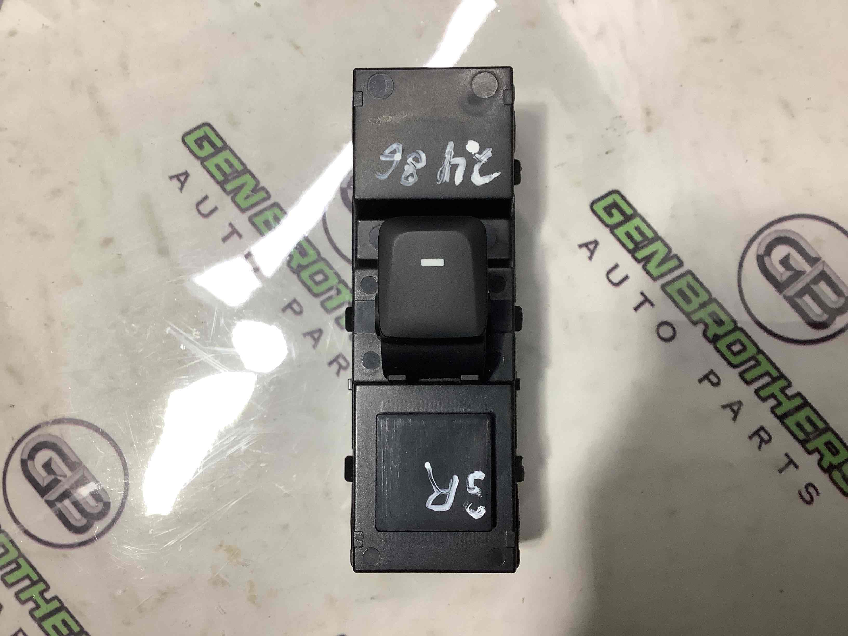 Кнопки керування склопідйомниками